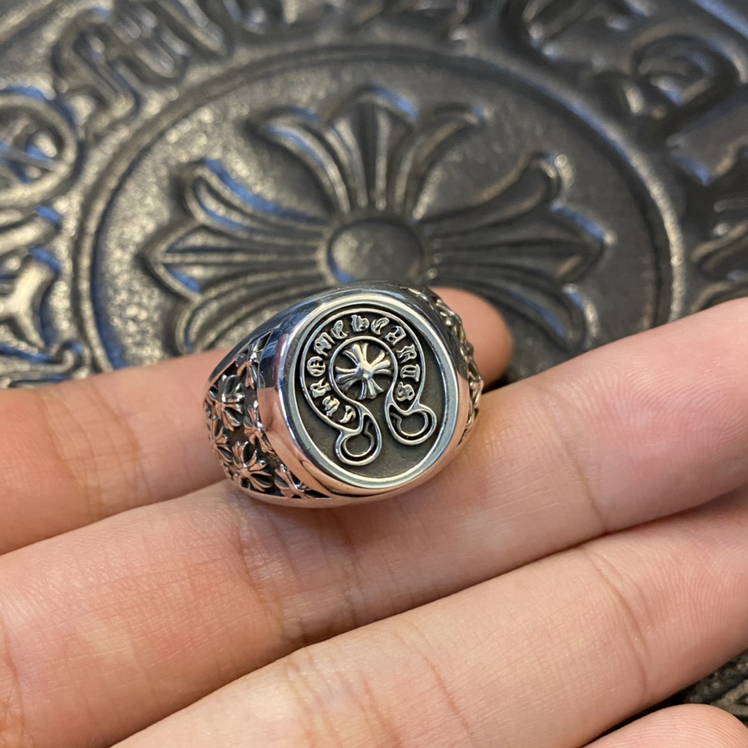 Chrome Hearts Horseshoe Logo Cross RingRare Chrome Hearts piece: Horseshoe Cross Signet Ring925 Sterling Silver with an antique finish; substantial weight and high-quality feel.