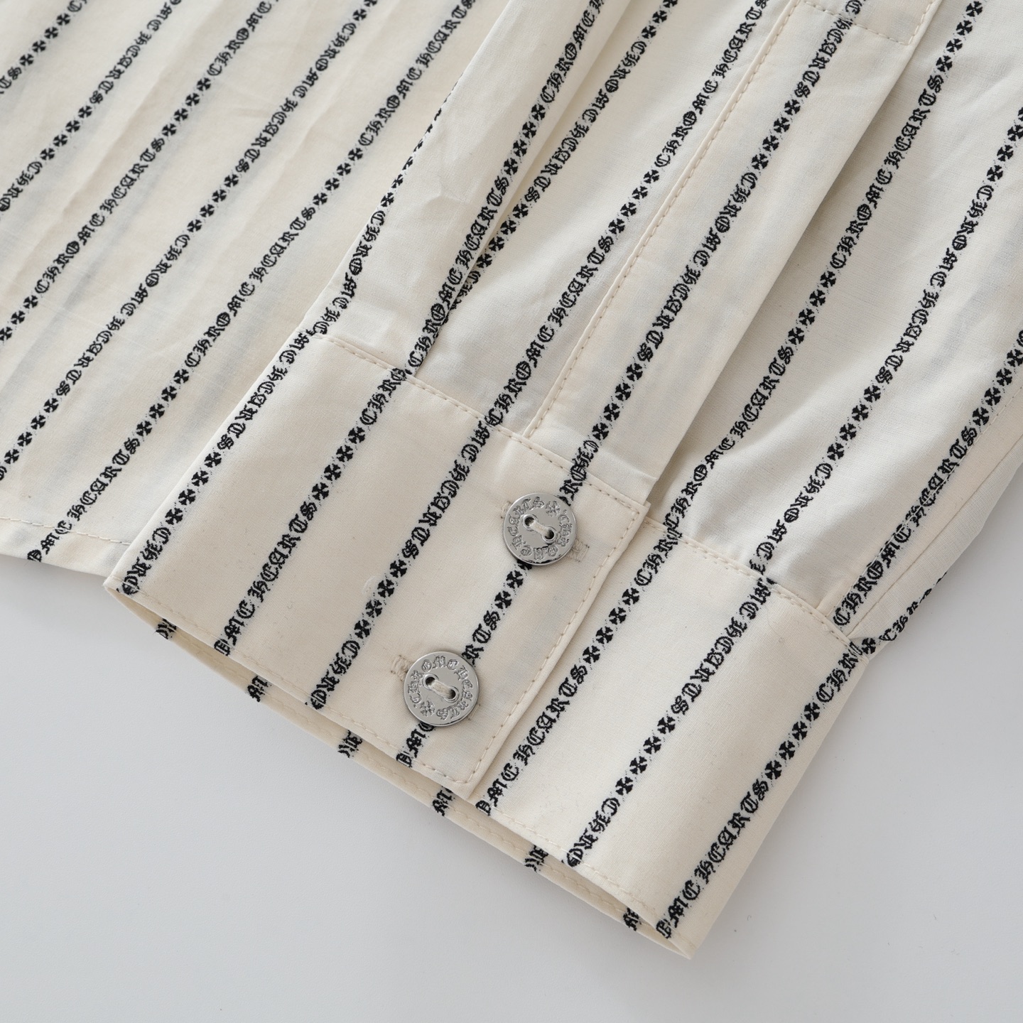 CH's new Sanskrit all-over print yarn-dyed shirt. Two colors and all sizes available. Original New York National Institute of Quality (purchased for 20,000). Custom-dyed yarn is made of 100-count double-ply yarn (minimum order 1000 meters). Crafted o