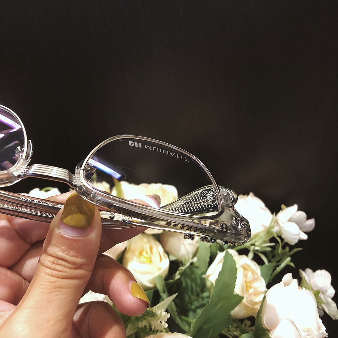 KKChromeHearts Clear Grey GlassesSame style as Guan XiaotongSize: Lens width 53mm, Total width 145mm, Temple width 145mm