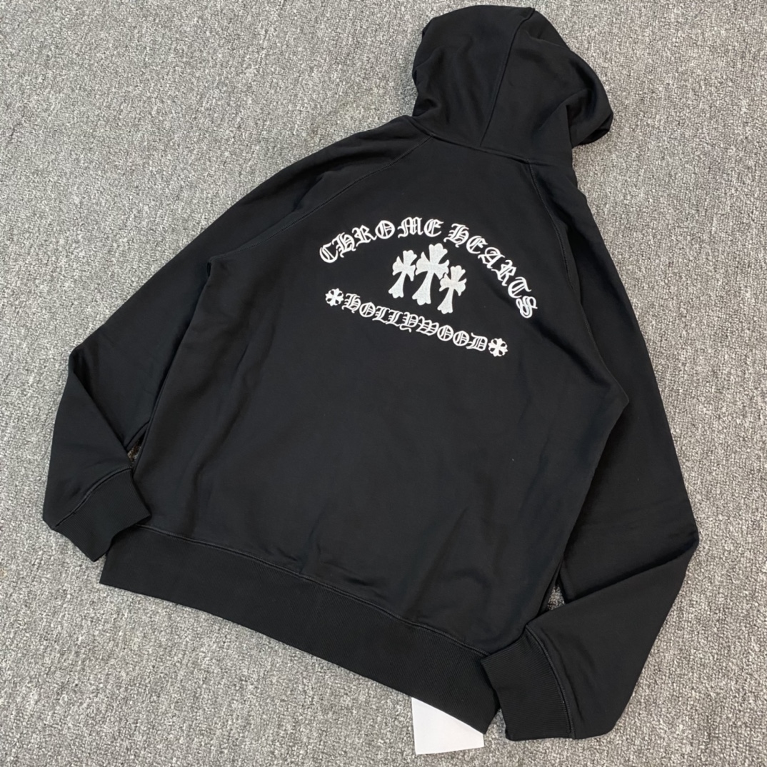 Chrome Hearts' latest U Sailin On cross-print hoodie/sweatshirt. A hoodie originally priced at tens of thousands of yuan, featuring custom-made metal scroll plates, a cross-shaped zipper pull, and a meticulously embroidered logo on the back – quality