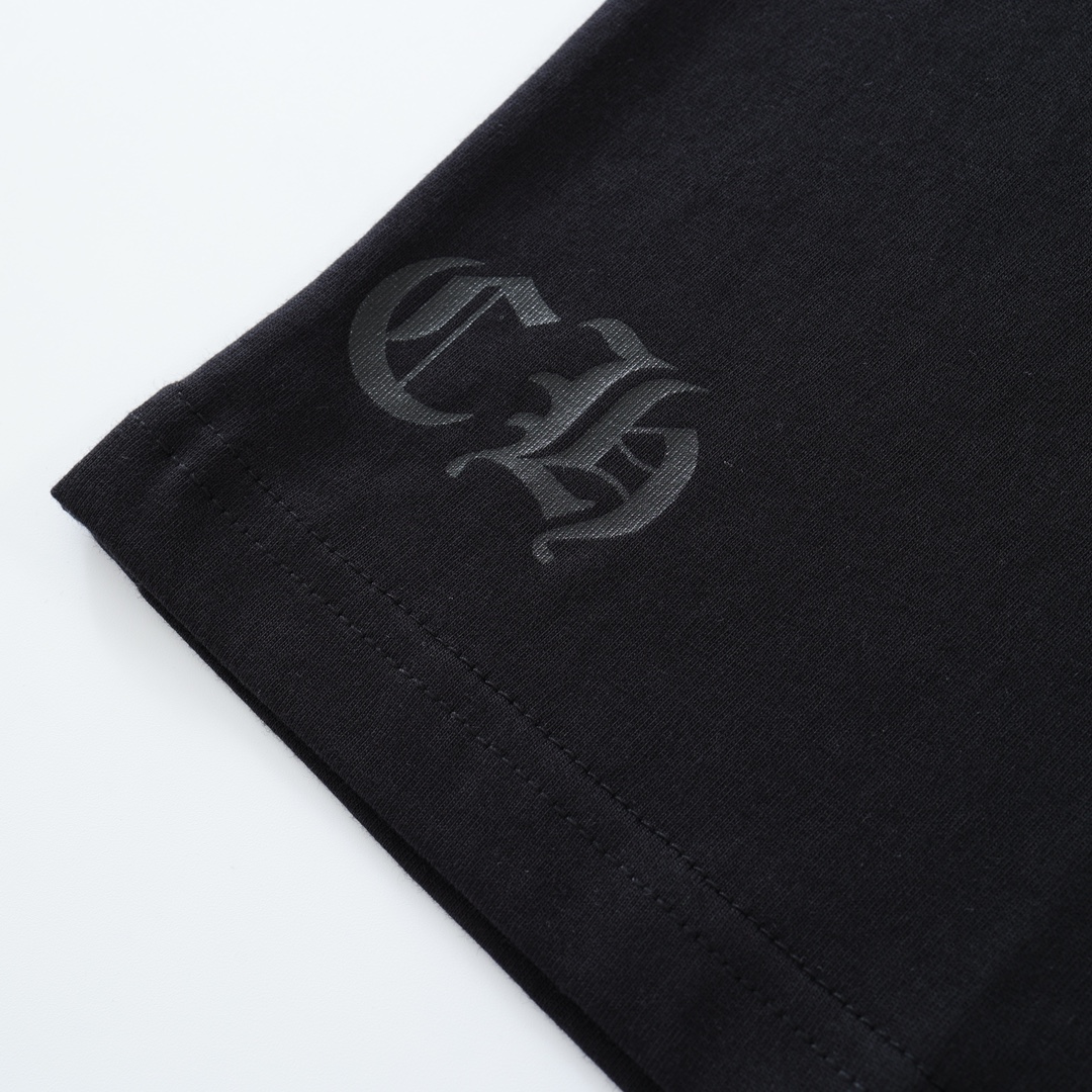 CH's new Sanskrit print long-sleeved shirt with collar. Available in three colors and all sizes. Original Hong Kong import, purchased for 8399. Made of 220g 100% cotton. The print uses a foaming process. Custom accessories. High-quality workmanship f