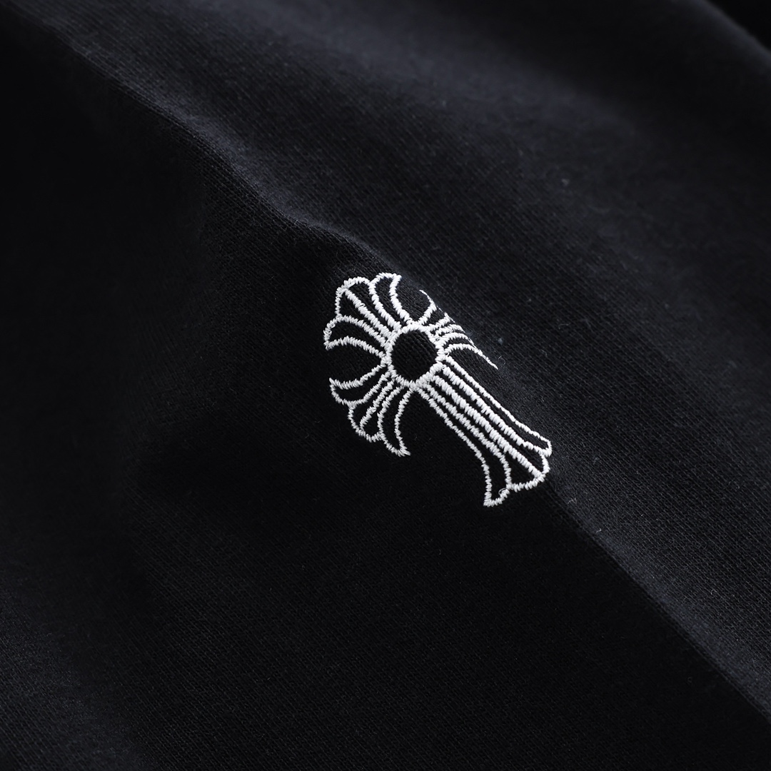 CH New Embroidered Logo Long-Sleeve Shirt. Available in two colors and all sizes. Made of 190g 100% cotton (210g after washing). Embroidery is done on imported TAJIMA machines. Custom genuine leather cross and logo. Custom accessories. Excellent work