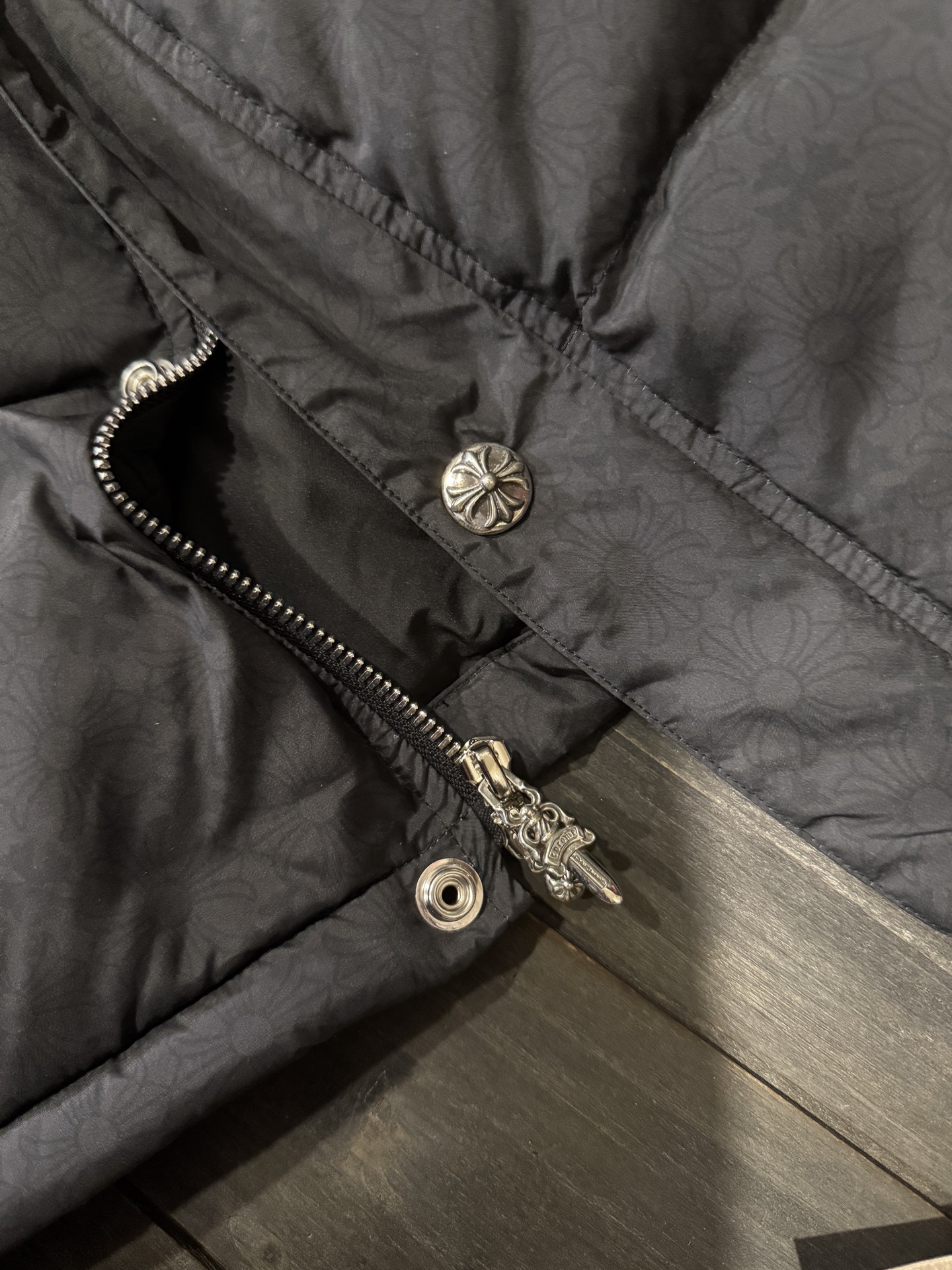 Dark patterned down jacket - last batch! Once sold out, it's over!