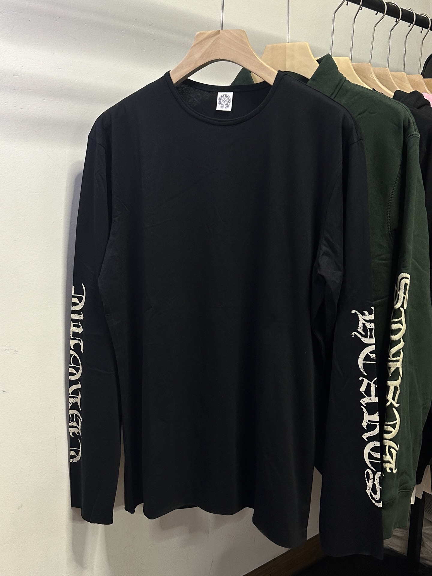 Chrome Hearts Vintage Quick-Drying Long-Sleeve ShirtSuper soft and comfortable fabricThis is an Old Chrome Hearts Crush Logo T-Shirt (it's not faded, it's part of the original design). Sizes S-XL