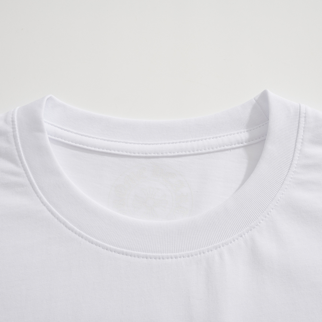 CH Chrome Hearts USA Exclusive T-ShirtThis item is made from 200g 26-thread-count cotton, offering a soft and breathable feel for unparalleled comfort. The plastisol hand-printing process ensures vibrant, long-lasting colors and clear definition, s