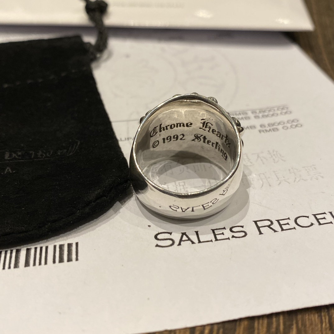 Chrome HeartsTop-quality domestic version of the wide Guardian ringAuthentic design, genuine-grade distressed engraving, anodized textureA high-volume seller daily; the craftsmanship and details speak for themselvesThis Guardian ring, in term