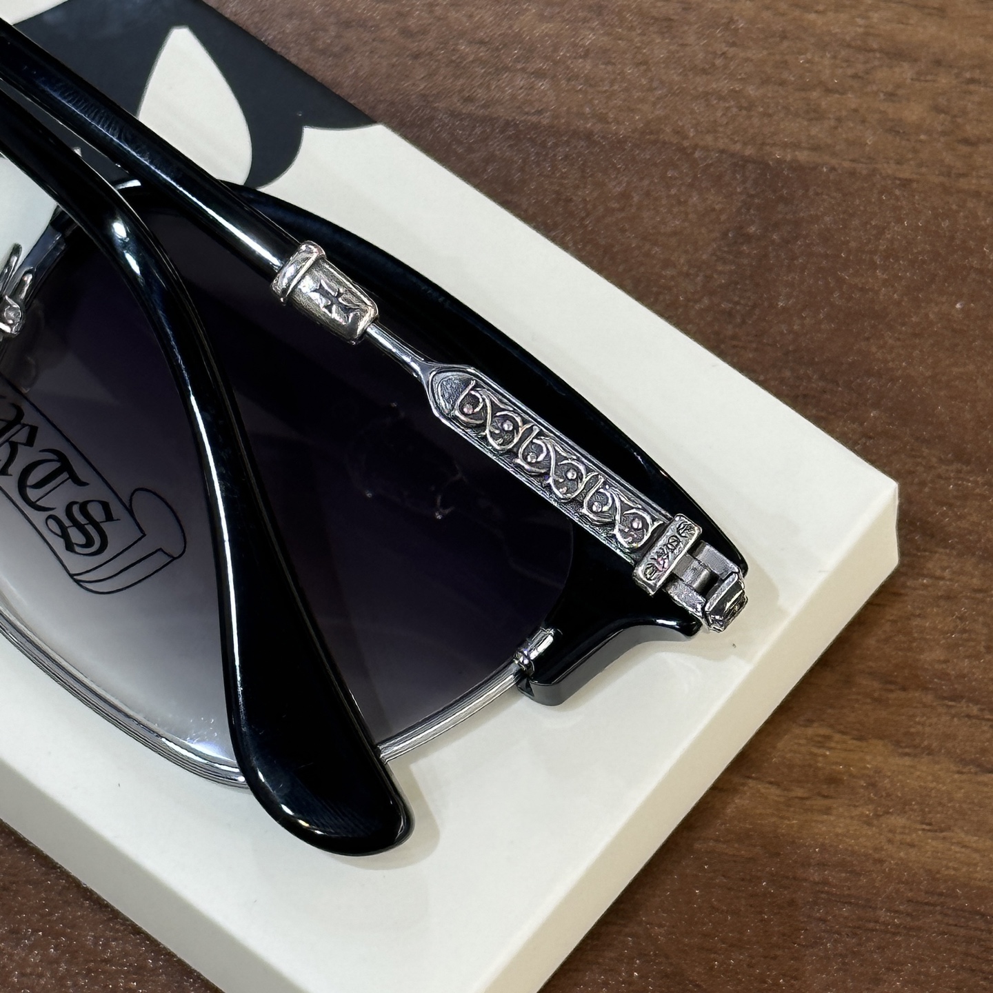 CH Sunglasses Model: Smile IIMaterial: 925 SilverSize: 54 (18-146mm)