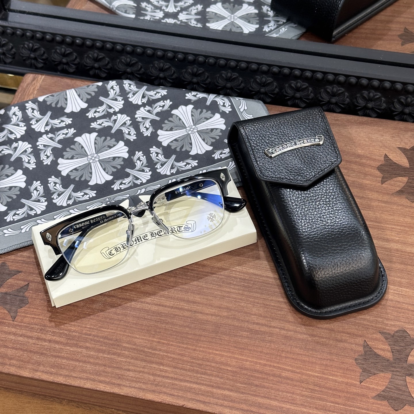 CH Eyeglasses Model: EVAGILISTSize: 53-19-143