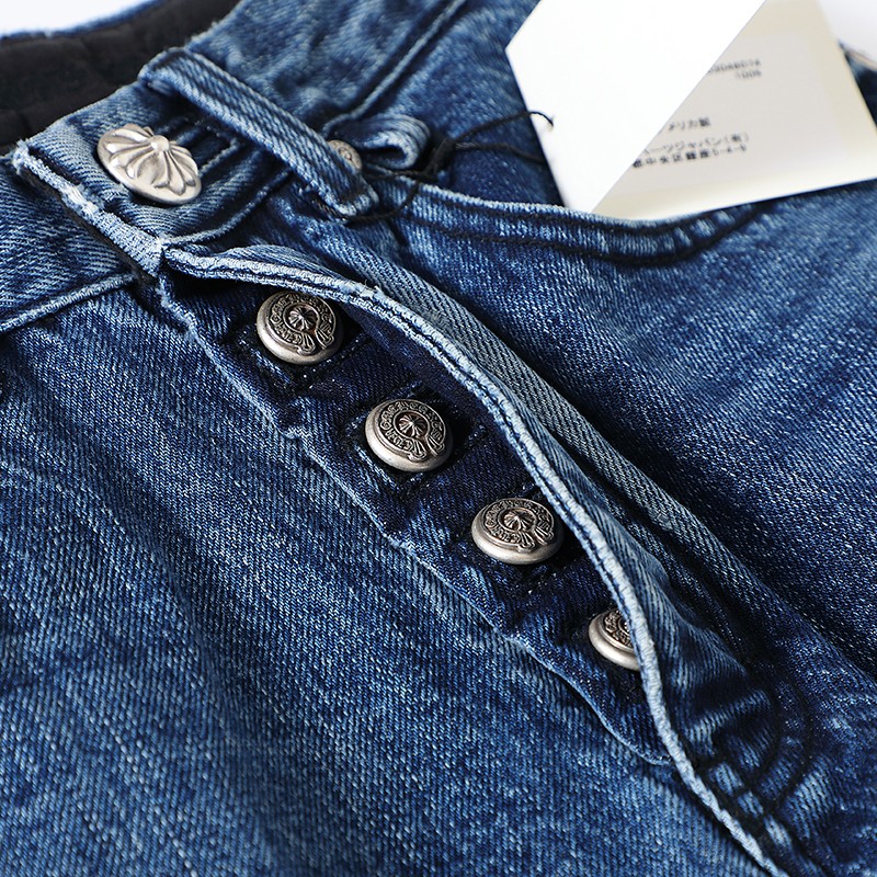 CH's new limited edition Ginza base is made of a special 14.2mm thickened cotton blue denim; the washing process involves stone milling throughout to create a classic vintage effect, with partial hand rubbing and no bleaching, resulting in clear patt