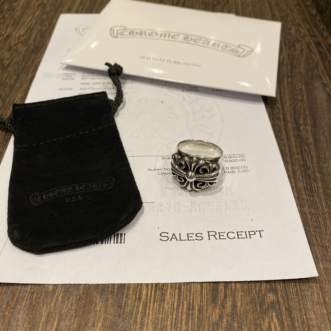 Chrome HeartsTop-quality domestic version of the wide Guardian ringAuthentic design, genuine-grade distressed engraving, anodized textureA high-volume seller daily; the craftsmanship and details speak for themselvesThis Guardian ring, in term