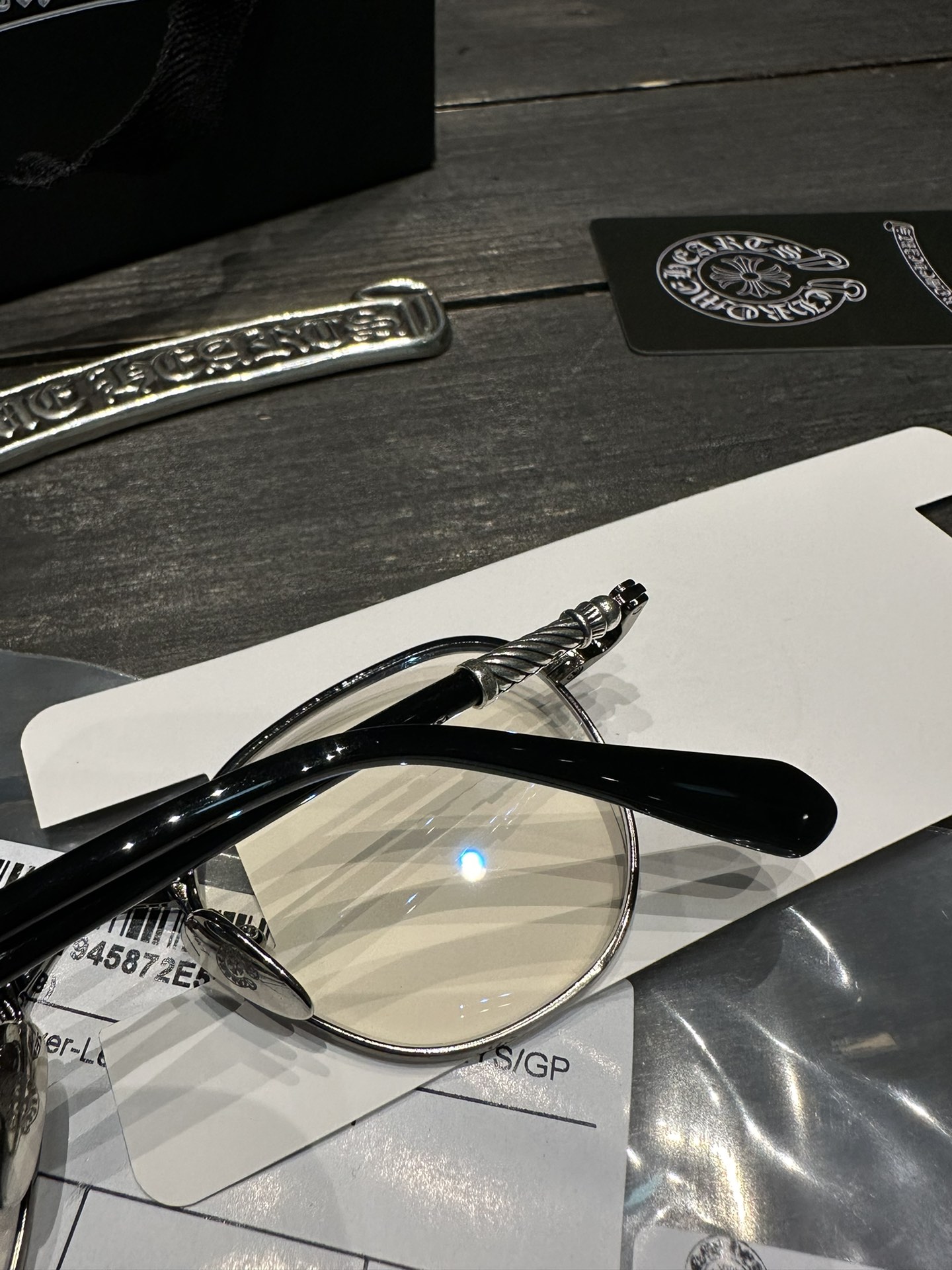 Chrome Hearts GAG EyeglassesExclusive silver version GAG eyeglasses, perfectly replicating details.We previously made a batch of silver version glasses, and recently some customers have been requesting them again.So we're making another batch!