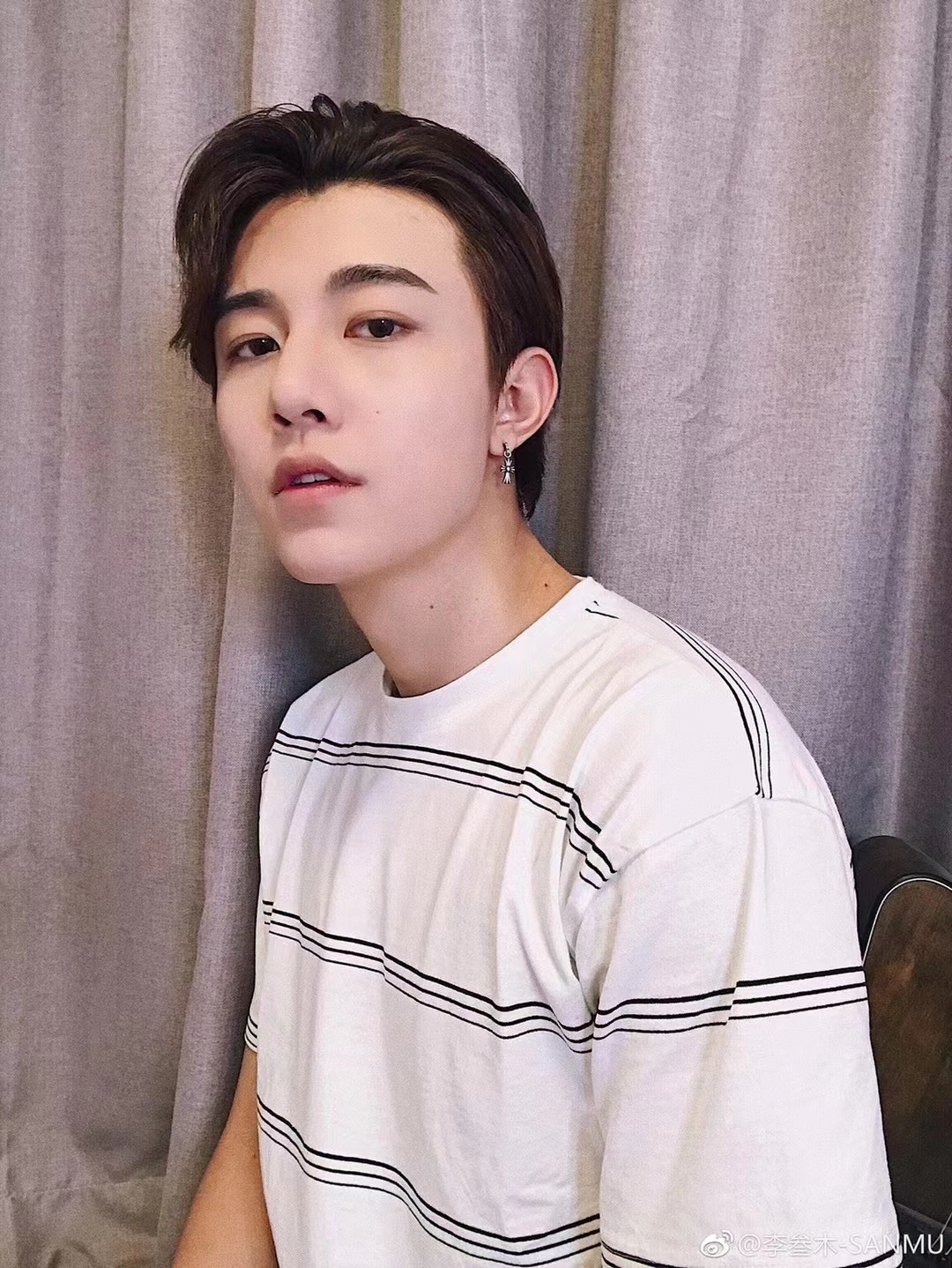 [Ready Stock, Ships Immediately] Chrome Hearts Babyfat Earrings. A best-selling classic earring style worn by numerous celebrities and influencers. Exclusive 14k gold post with cross-shaped details identical to the original. Distinguished from copper