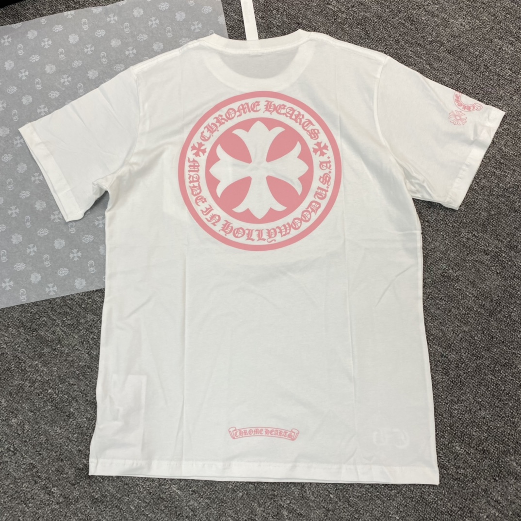 Chrome Hearts Pink Circular Cross Short-Sleeve T-ShirtFabric: Custom-woven and dyed 40% count 230g pure cotton, single-sided reactive dyeing. The entire garment features a hand-printed thermosetting ink, resulting in a slightly matte finish rather