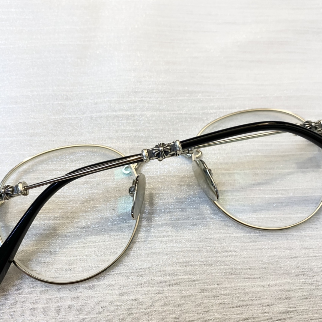 SKIN SKIN Silver Polka Dot GlassesExclusive 925 Silver Polka Dot Glasses with Perfectly Replicated DetailsWe previously made a batch of silver polka dot glasses, and recently some customers have been requesting them again.So we're making anothe