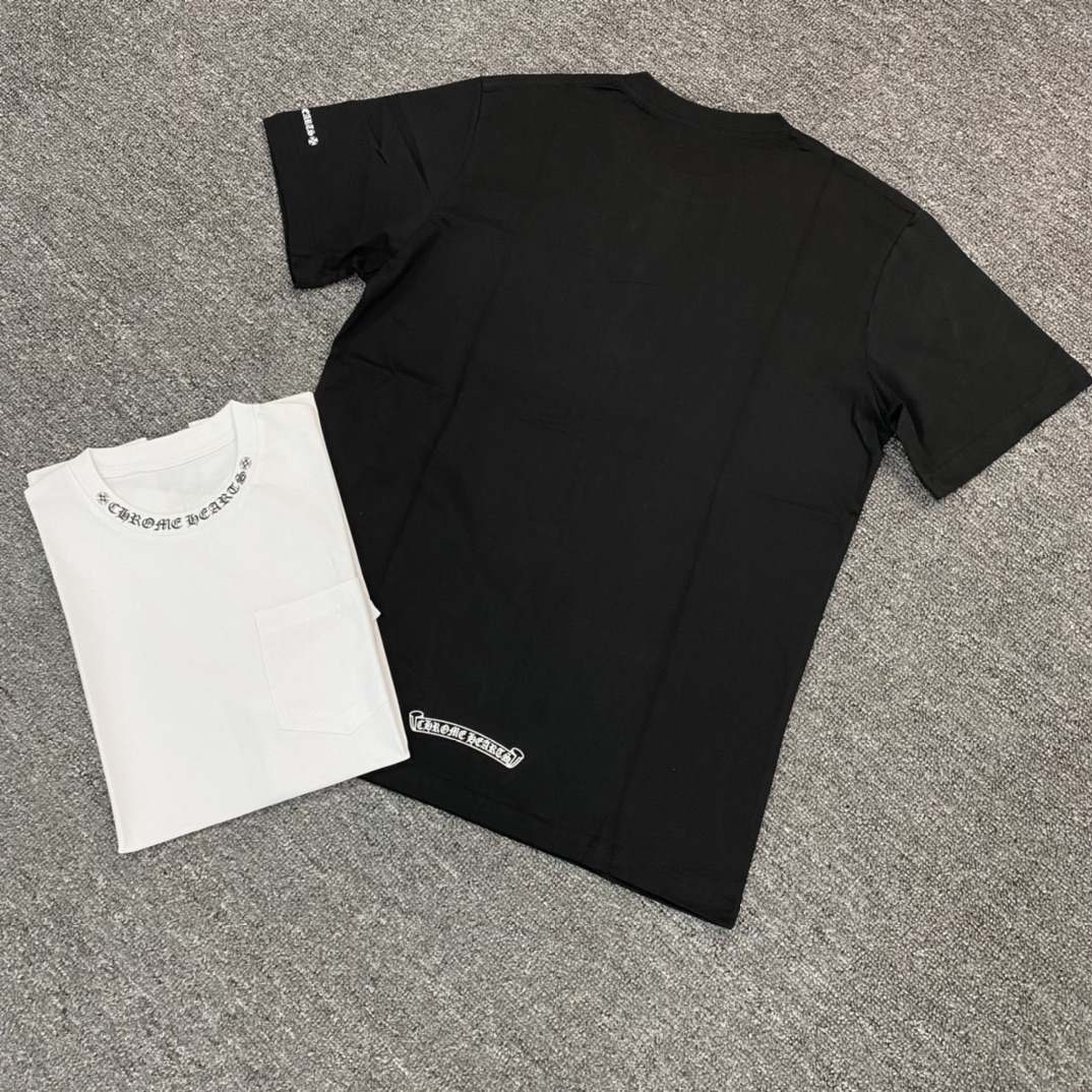Chrome Hearts CH Simple Neckline Sanskrit Short-Sleeve T-ShirtFabric: Custom-woven and dyed 40% count 230g pure cotton, single-sided reactive dyeing. The entire garment features a hand-printed thermosetting ink, resulting in a slightly matte finish