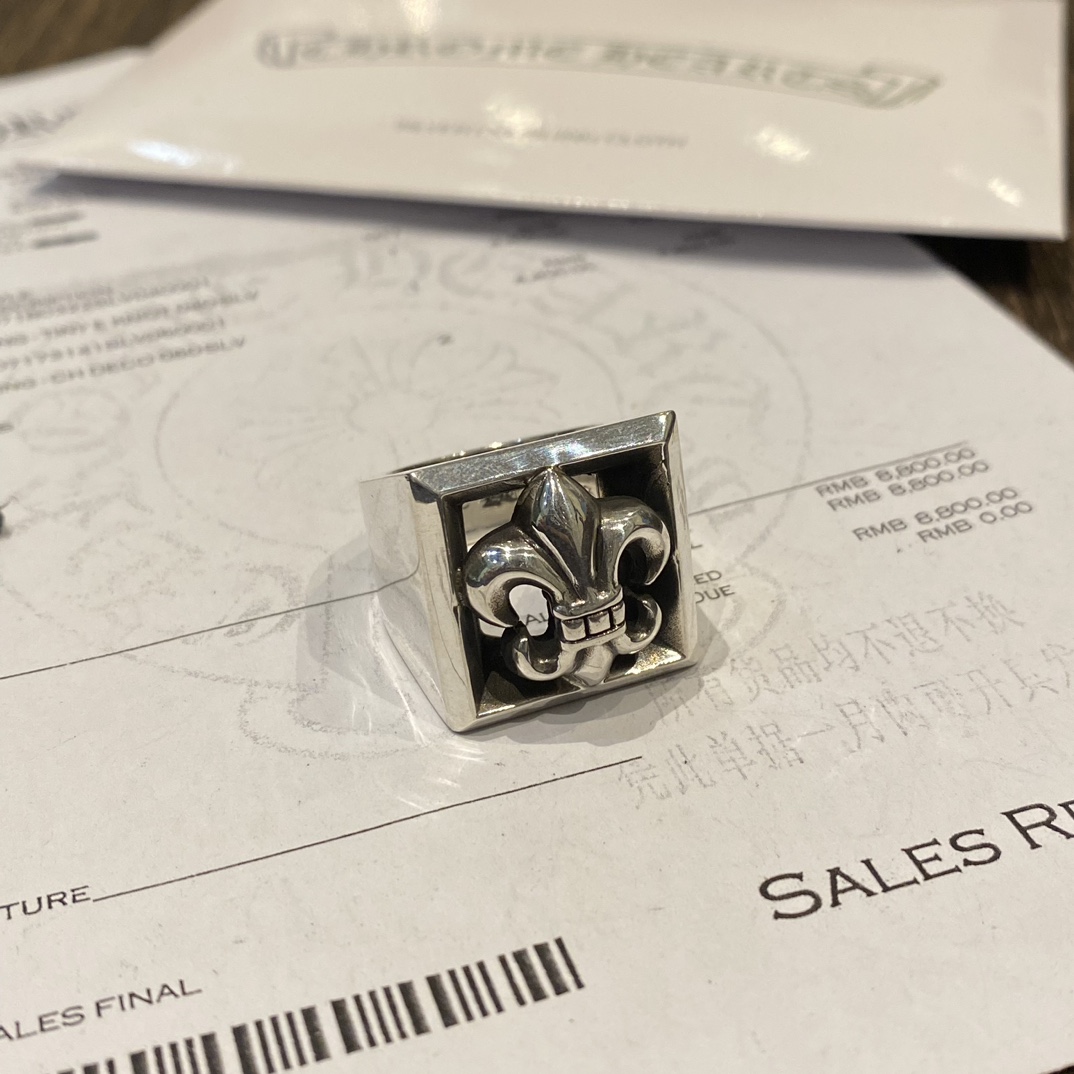 Chrome HeartsTop-Quality Domestic Version: Hollowed-Out Scout Flower RingAuthentic Design, High-Quality Antique and Engraving, Oxidized TextureYears of Refinement, No Further Modification Needed. Original Camera Photos. This hollowed-out cross