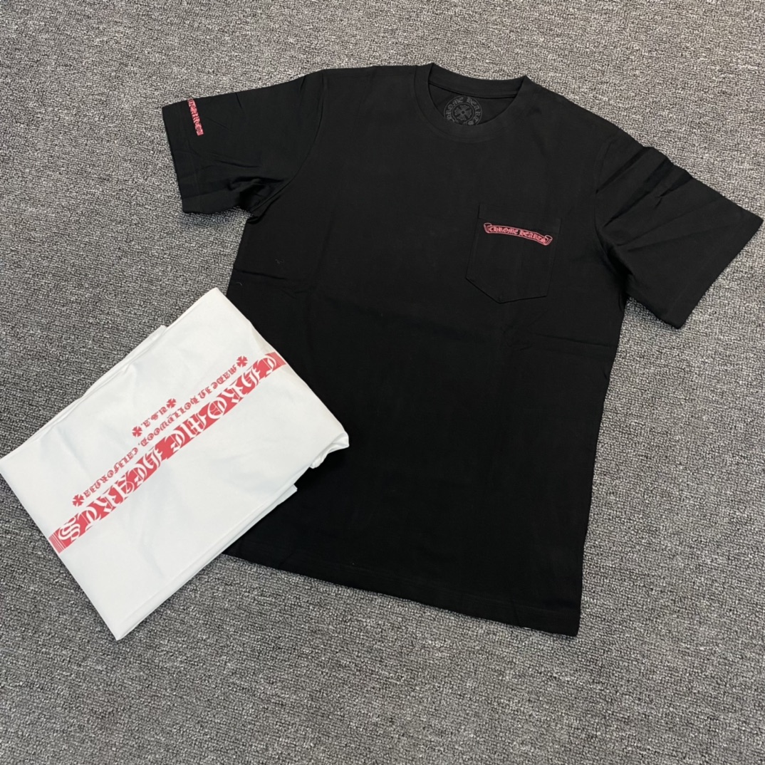 Chrome Hearts CH minimalist short-sleeved T-shirt with a front patch pocket and Gothic lettering logo, brand label print on the side cuffs, and a large logo design on the back. Made of 100% cotton. Sizes: S, M, L, XL, XXL