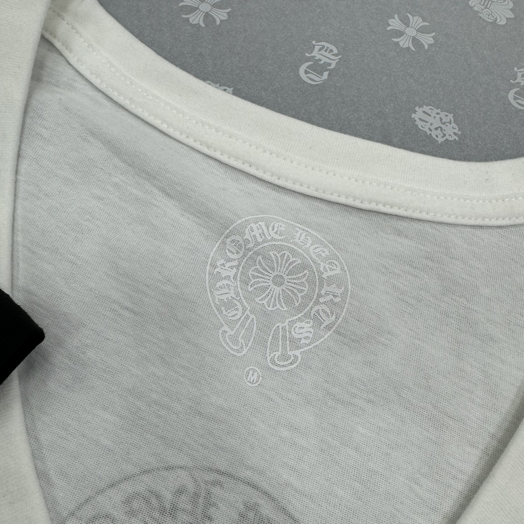 Chrome Hearts Popular V-Neck Women's Three-Element Short-Sleeve T-ShirtMade from custom-dyed Yb pure cotton, soft and delicate, with matching neckline sizesSizes: S M L