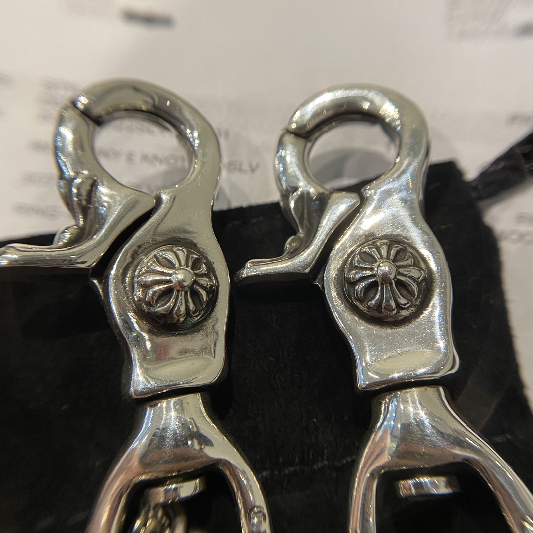 Chrome HeartsCross Flower Ball Bag Chain - Vintage QualityAuthentic Pattern - Authentic Antique Engraving & Oxidation TextureSteel Mold Pattern - Total Length (including lobster clasp): 65cm - Weight: 160g - Entirely 925 Sterling Silver - Material