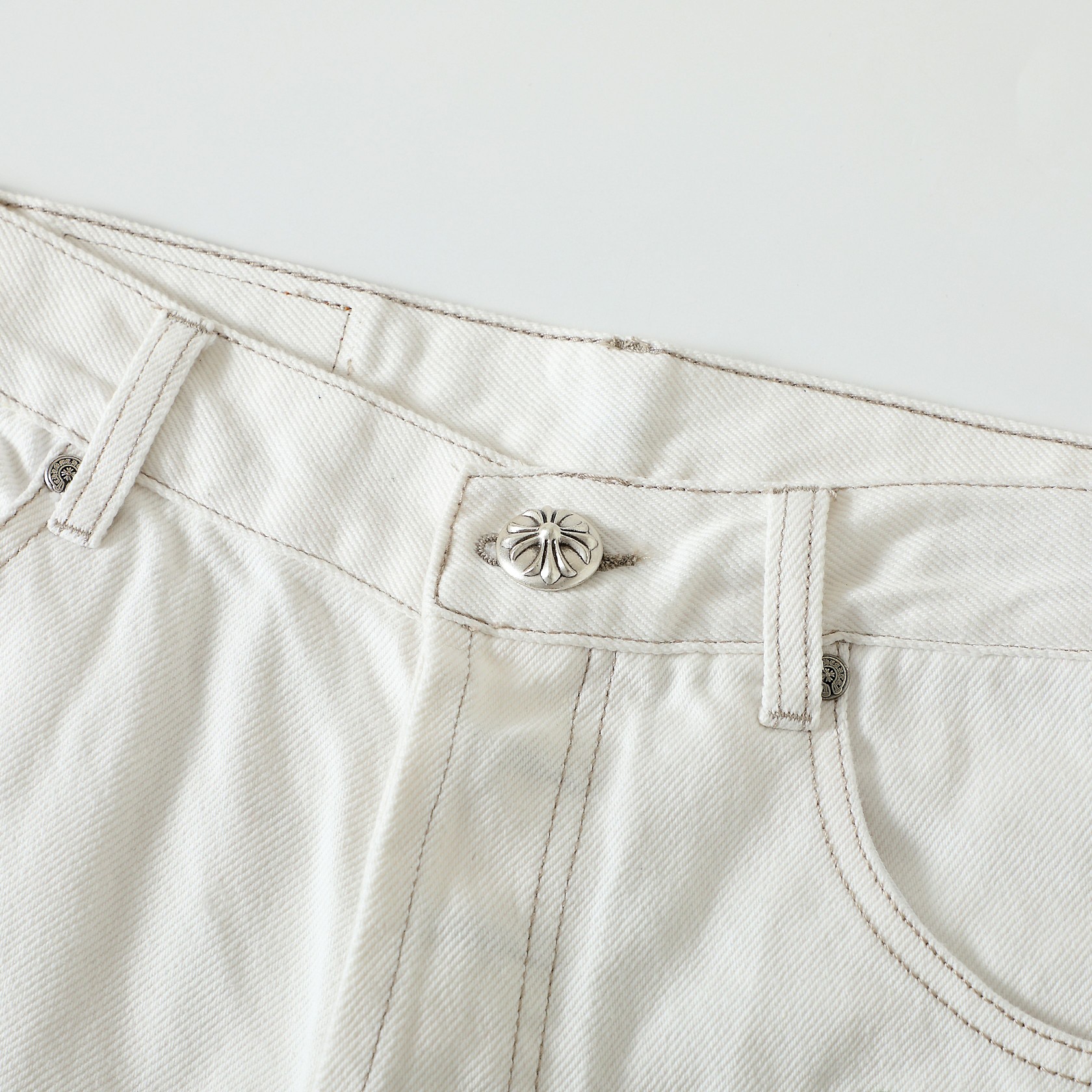 Horsehair Apple Green Cross JeansWe've released men's and women's versions of these jeans, as they look great on women too!The cross is made from genuine horsehair.Exclusive, authentic version available. Feel free to compare from any angle!Th