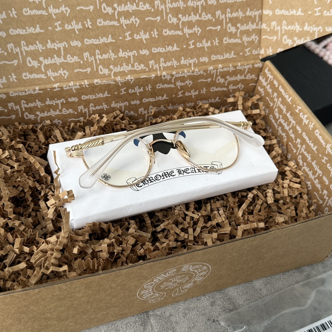 Chrome HeartsGAG Sterling Silver Eyeglasses FramesExclusive online, transparent gold, Italian imported materialsFour-color glasses, first batch limited stock available. Original price ¥12400 (authentic), ¥9300 (VIP). 925 sterling silver hardwar