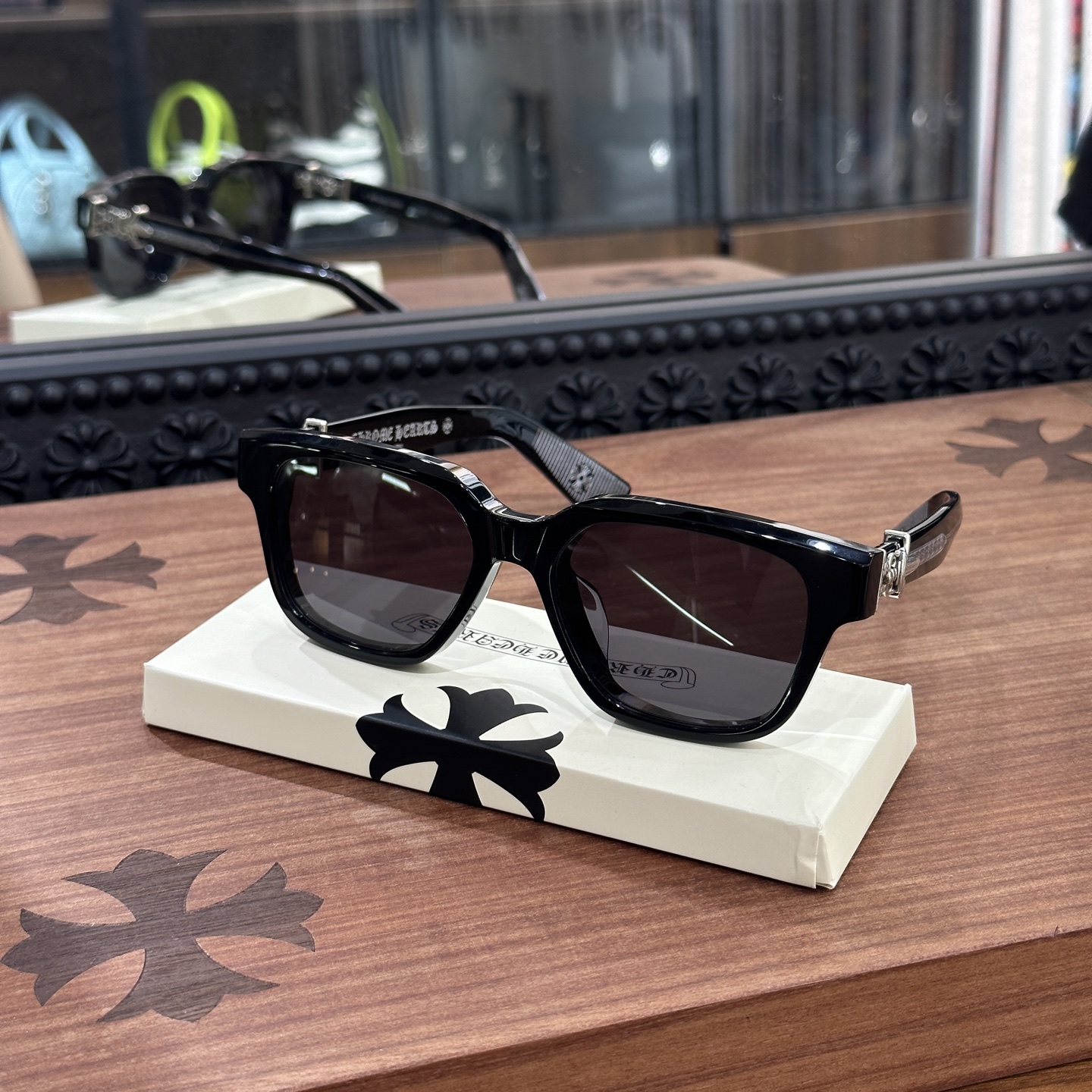 CH Sword Sunglasses - Black & SilverModel: VAGILLIONAIREMaterial: 925 Sterling SilverSize: 54-19-152Italy imported acetate, 925 sterling silver, sword logo. A must-have for summer, these sunglasses look incredibly stylish.