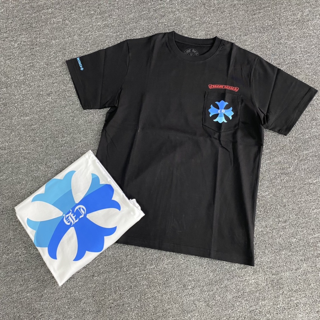 Chrome Hearts Tokyo Harajuku Limited Edition Short-Sleeve T-Shirt. The bulk production uses a thicker fabric than YB (Yogurt Brand), differentiating it from the cotton and linen materials on the market. The print is also less prone to cracking. The m