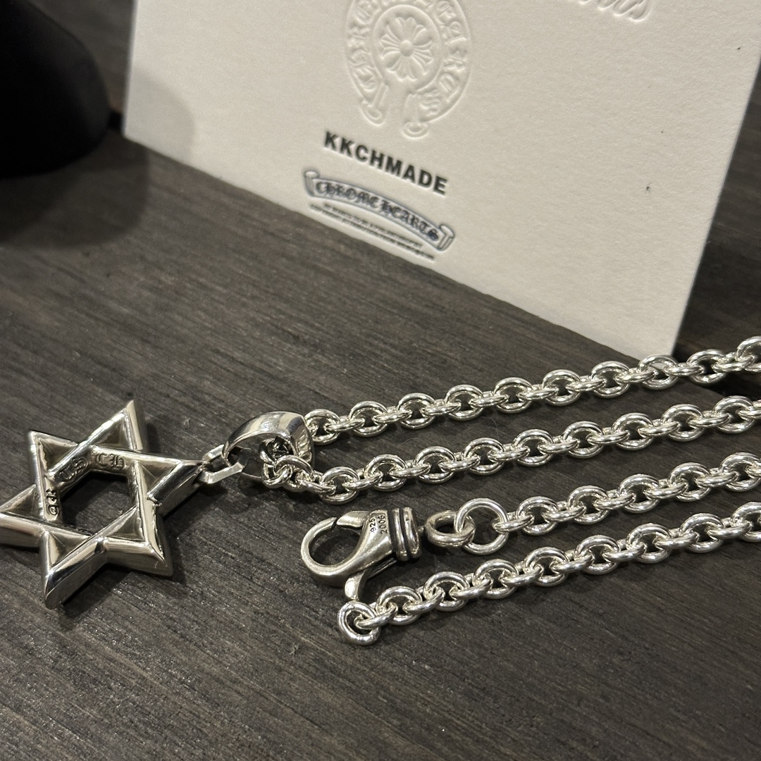 Customer order: Medium-sized six-pointed star + lobster chain