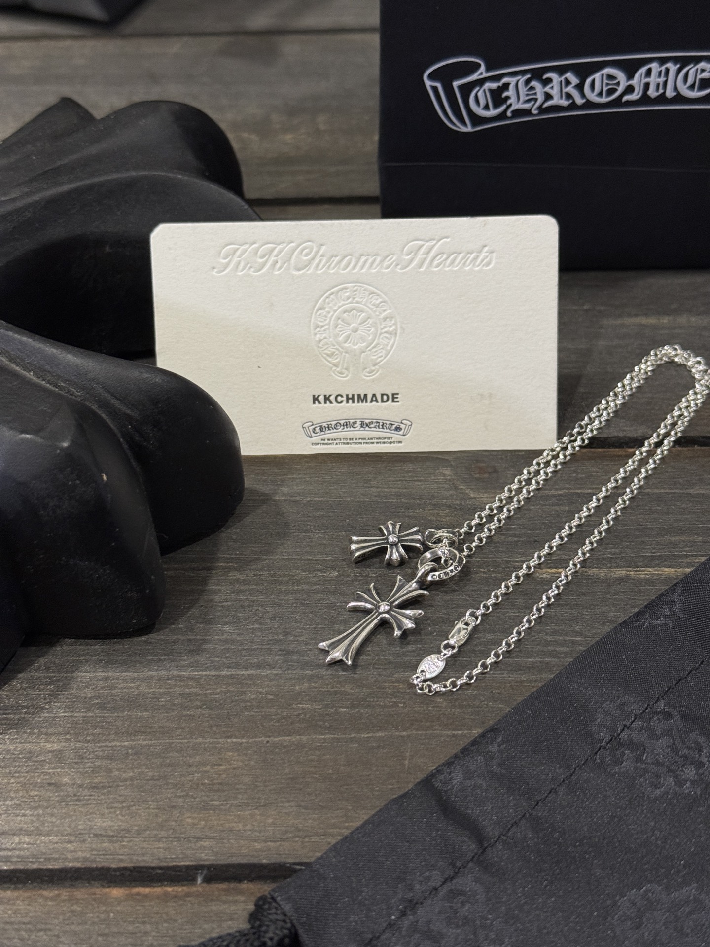 No rhinestones, double cross pattern, all sizes in stock.