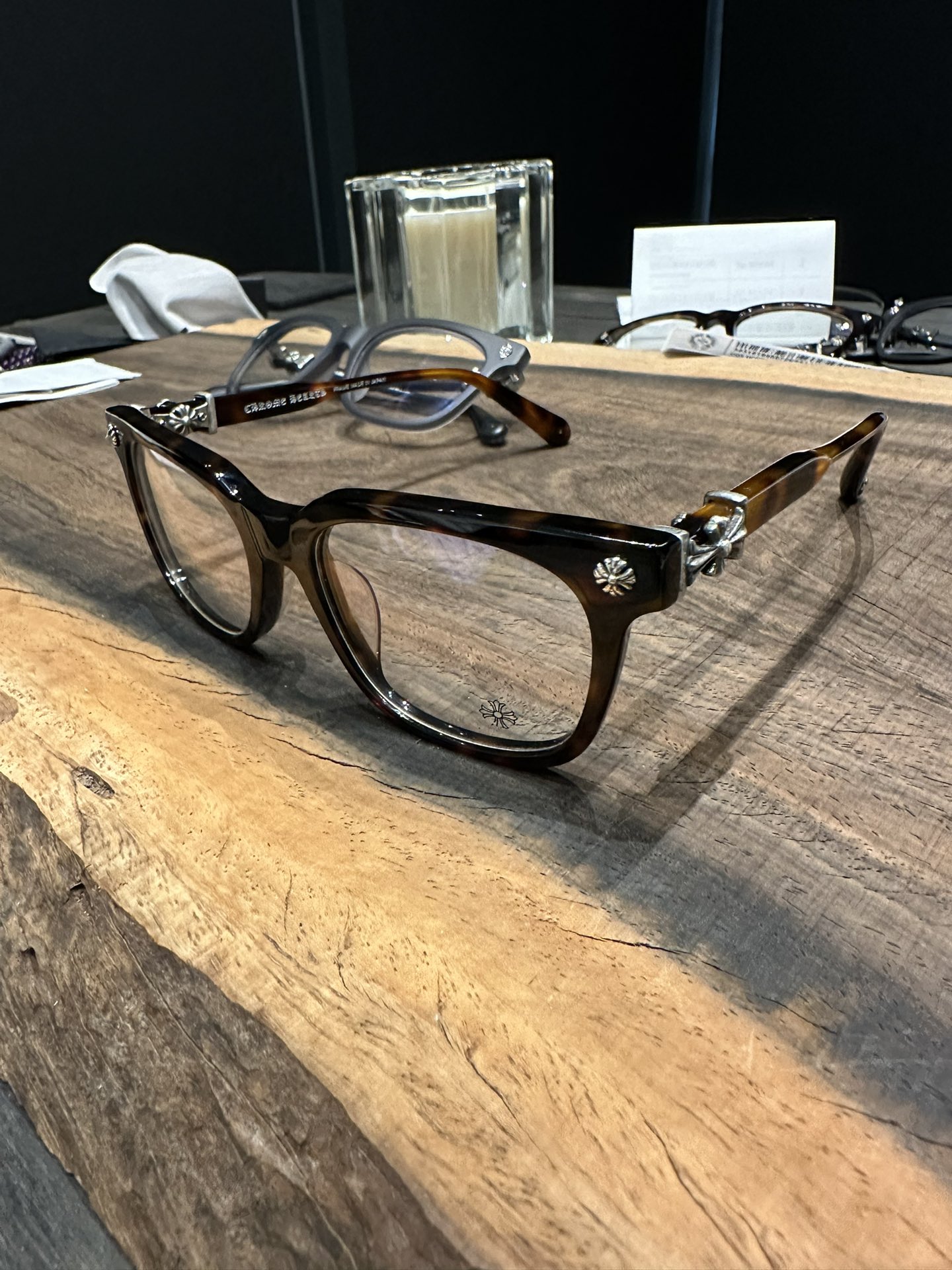 COX UCKER Eyeglasses Specifications: 52mm (Lens width 52mm, bridge width 19mm, temple length 153mm)