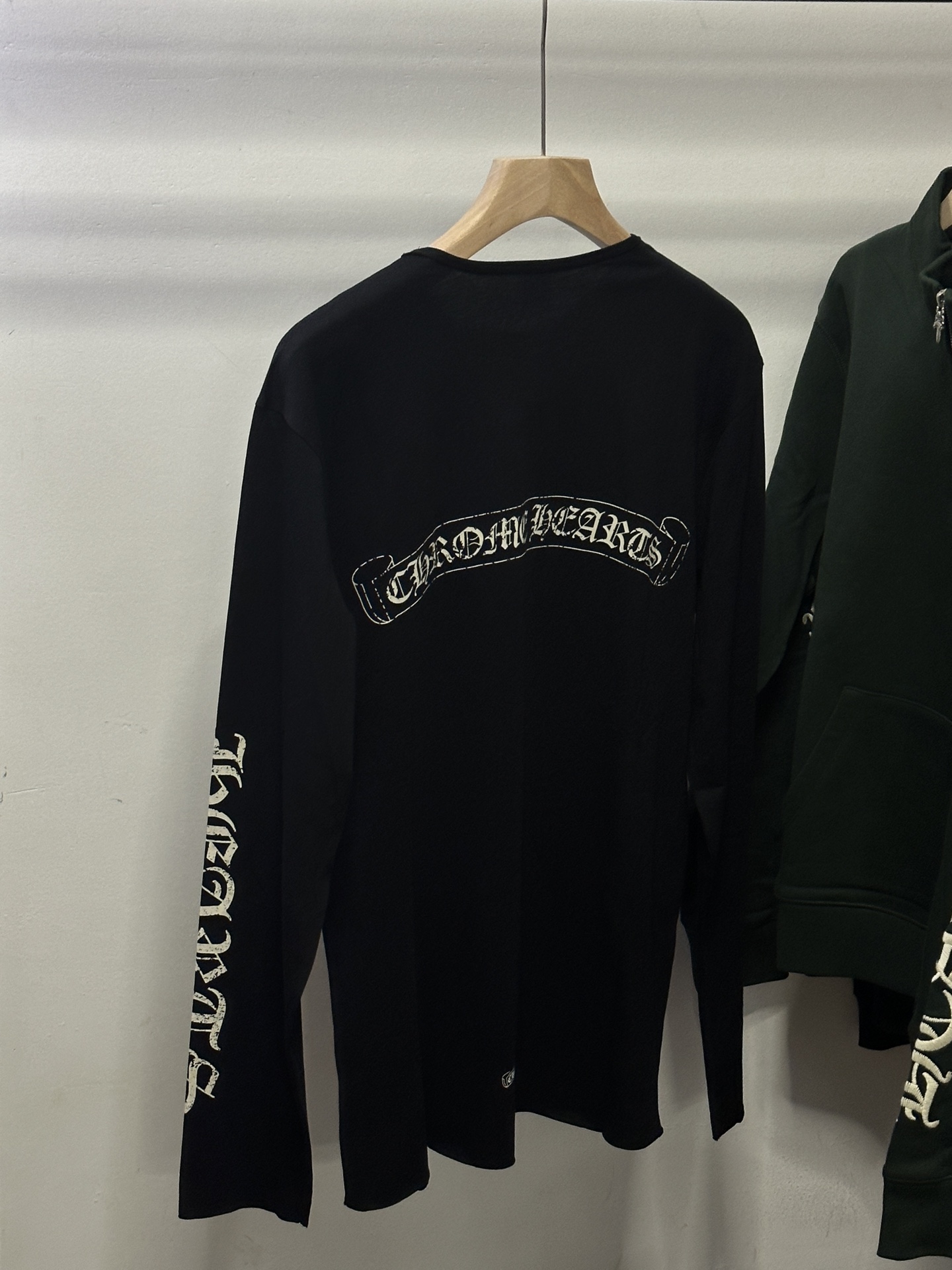 Chrome Hearts Vintage Quick-Drying Long-Sleeve ShirtSuper soft and comfortable fabricThis is an Old Chrome Hearts Crush Logo T-Shirt (it's not faded, it's part of the original design). Sizes S-XL