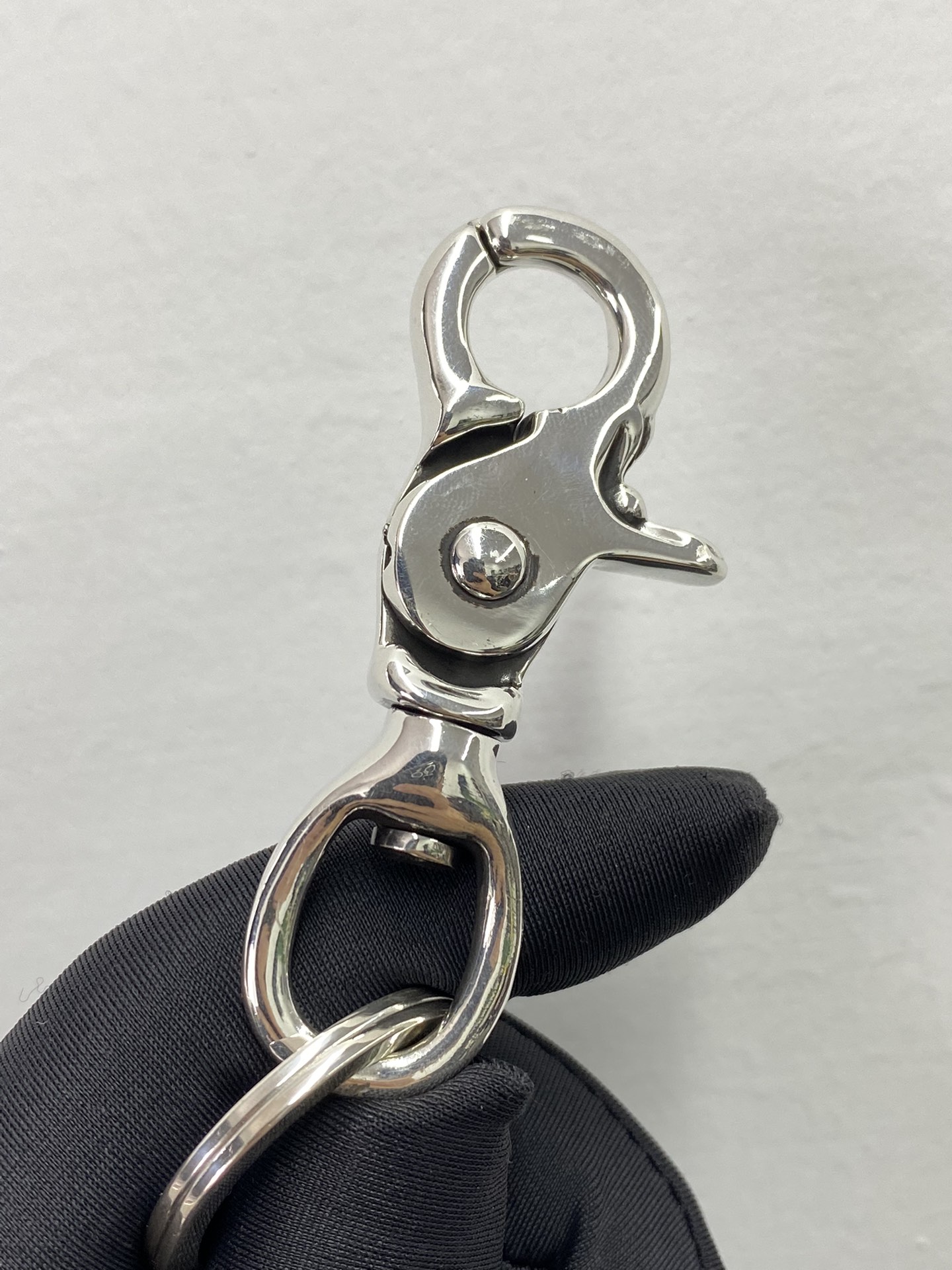 Large cross-shaped flat-headed sword keychain