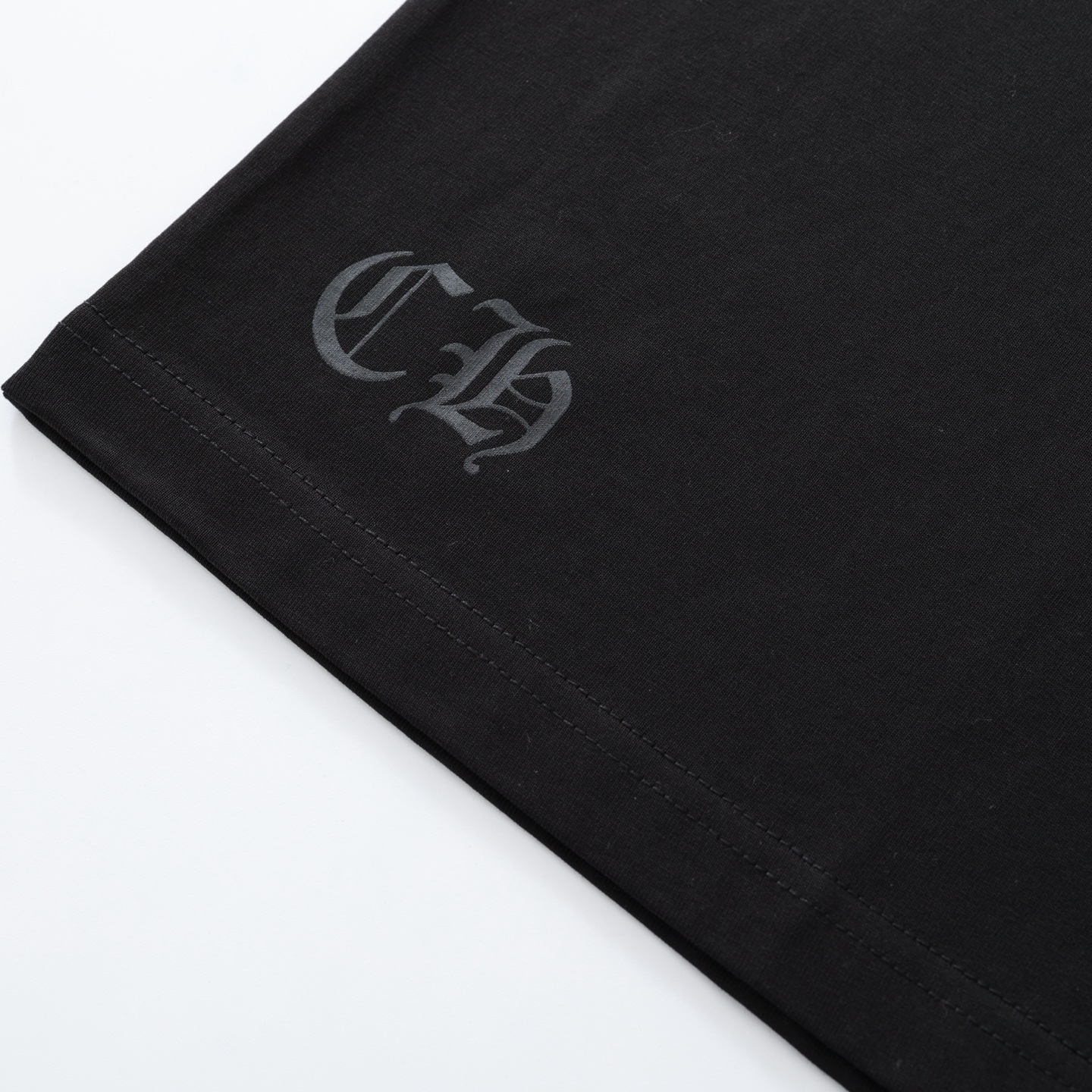 CH's new 20th Anniversary Vegas Limited Edition Short-Sleeve T-Shirt. All sizes are now available. Made of 200g 26kJ 100% cotton with a garment-wash finish. The print uses a combination of ink printing and gloss lamination. Custom-made accessories. P