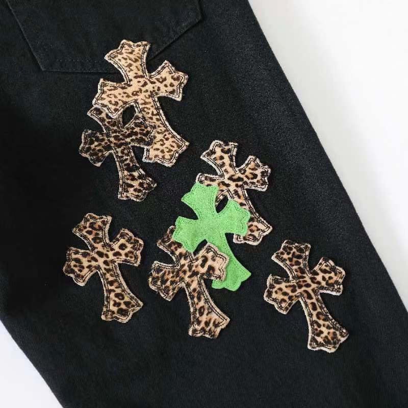 Green checkered cross pattern trousers. This style took six months of development, as it required considerable time to master the details! Many customers have inquired about our products, and I believe it's not that they can't afford the original, bu