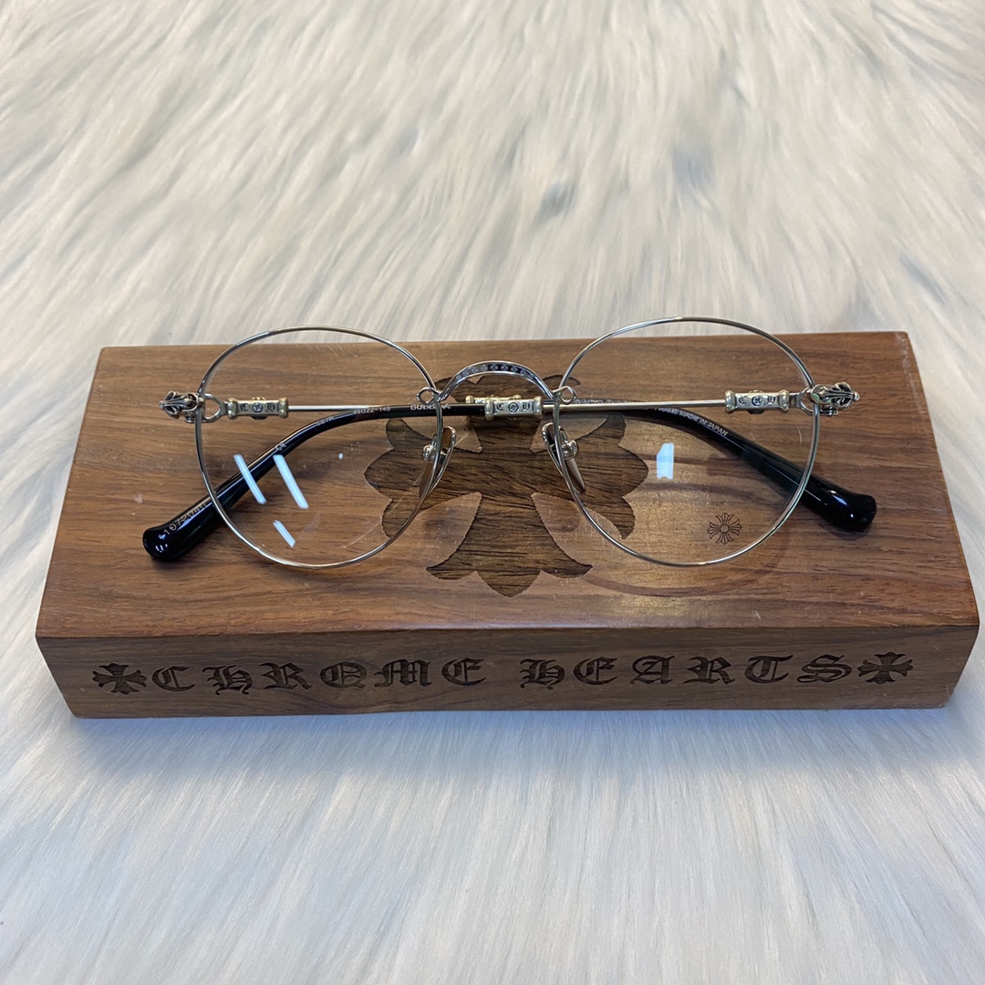 Chrome Hearts EyewearExclusive 925 Sterling Silver Dotted Glasses - Perfectly Replicated DetailsWe previously made a batch of silver versions, and recently some customers have been requesting them again.So, we're making another batch! Gold, bla