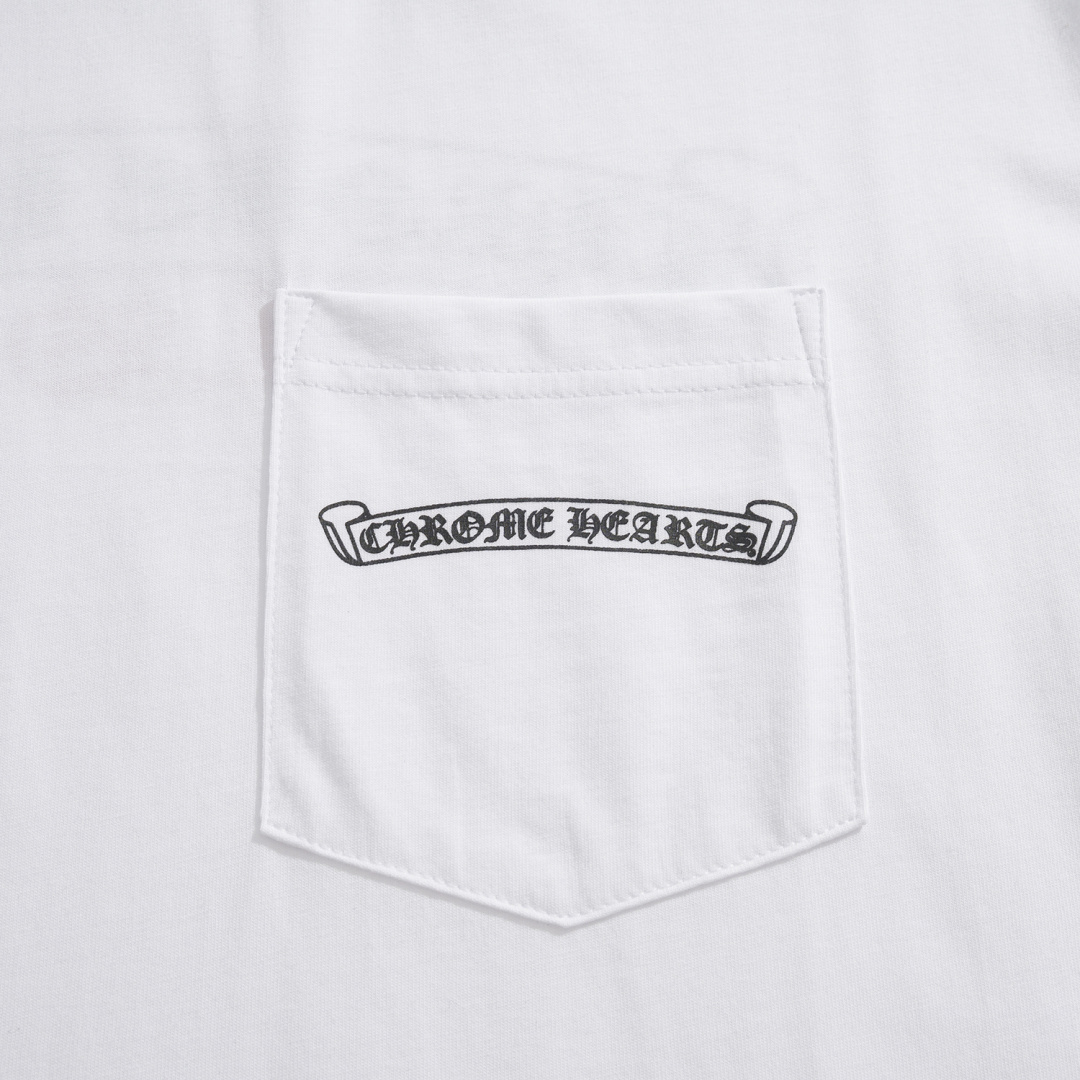 CH Chrome Hearts USA Exclusive T-ShirtThis item is made from 200g 26-thread-count cotton, offering a soft and breathable feel for unparalleled comfort. The plastisol hand-printing process ensures vibrant, long-lasting colors and clear definition, s