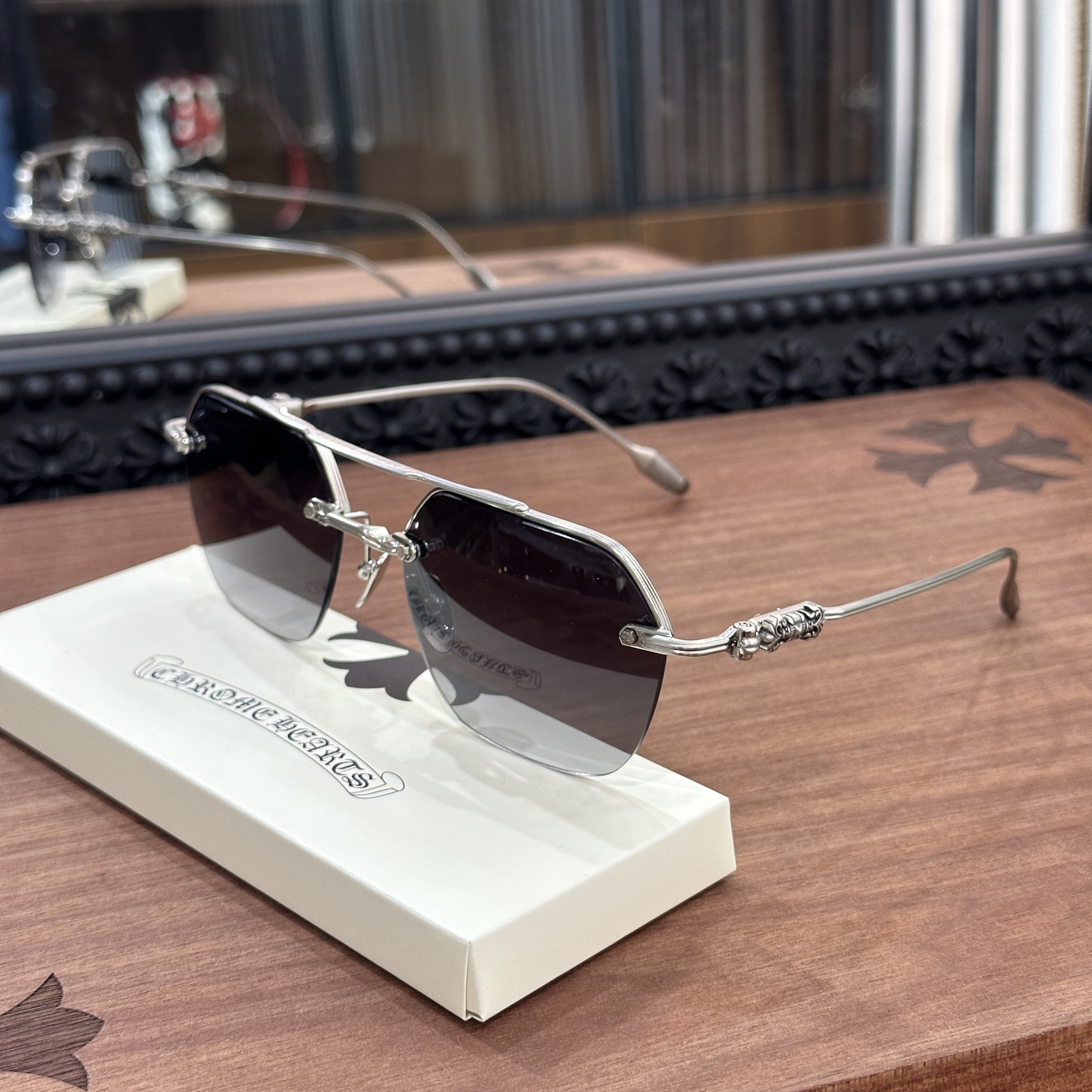 CH Sunglasses Model: STINGER Color: Silver Gray Size: 58-18-147