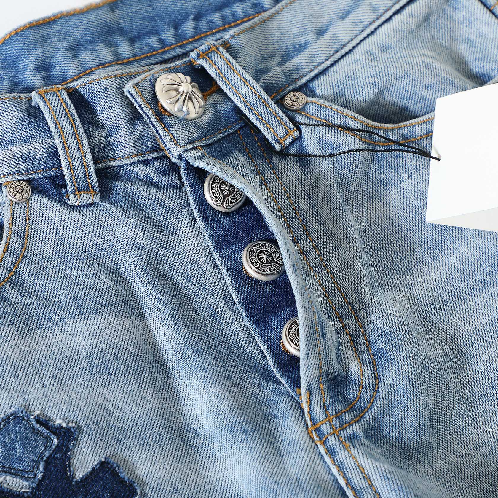 New King Denim Pants - Now Available! Those in the know understand.These pants are incredibly rare; there are only a handful available.The current market price is nearly 200,000 RMB, making them extremely difficult to obtain. The shop owner went