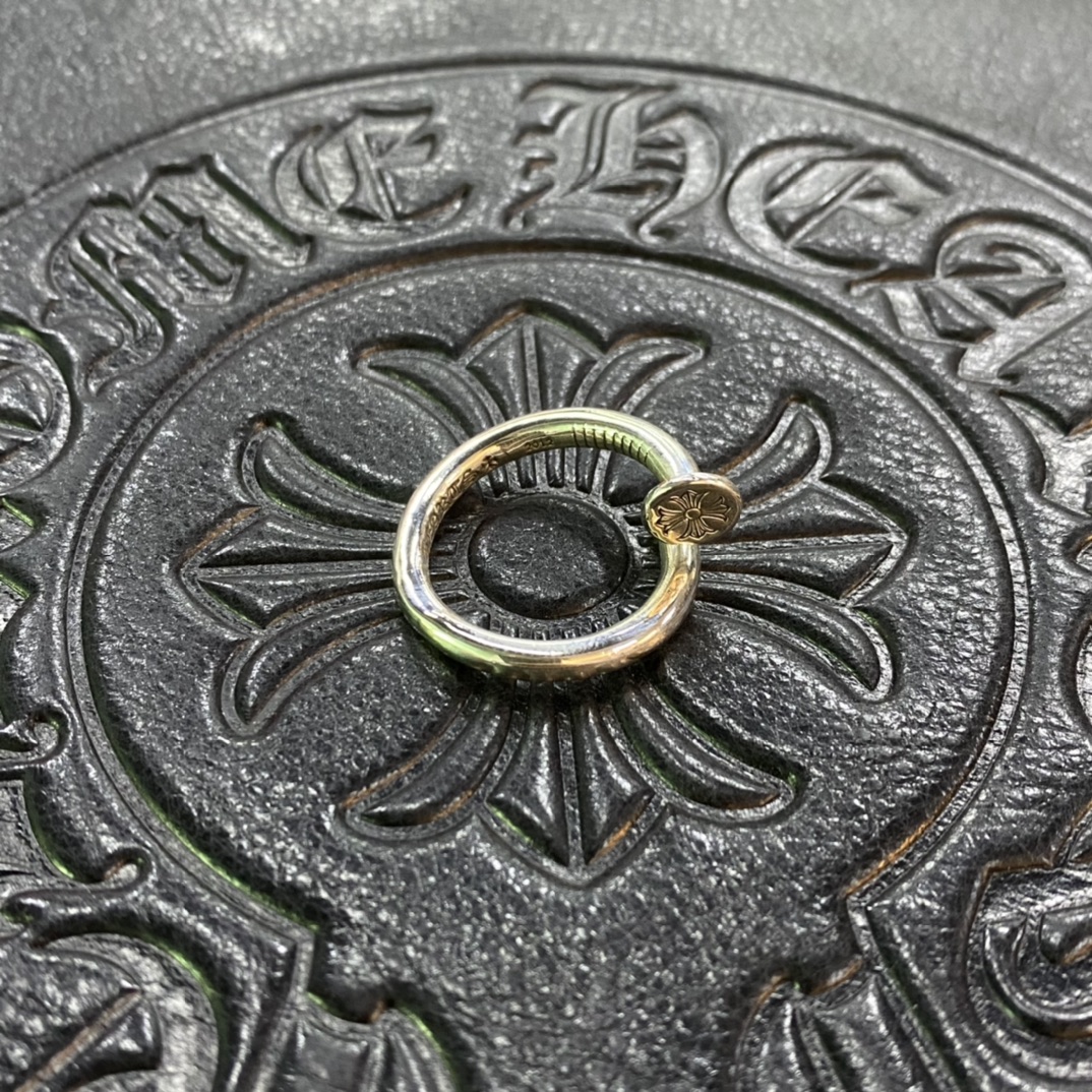 𝐂𝐡𝐫𝐨𝐦𝐞 𝐡𝐞𝐚𝐫𝐭𝐬 Nail RingTwo styles available: floral head nail and flat head nail925 sterling silver with an antique finish. Original purchase and redesigned.Chance of passing a Y-version. Easily save 2000.