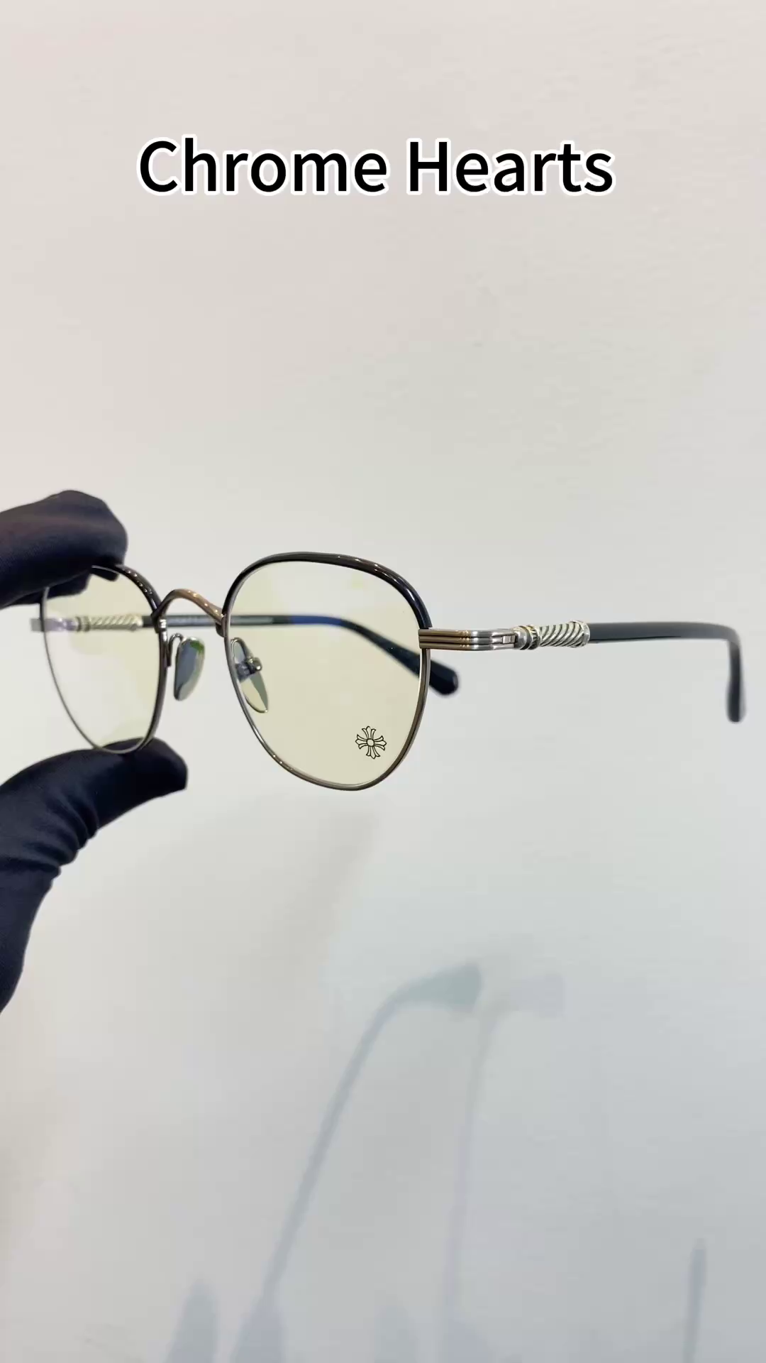 Chrome HeartsOriginal Camera Video ShotExclusive Online - Black and Silver Color Scheme - Imported MaterialsGAG 925 Sterling Silver Accessories - Round Frame Glasses