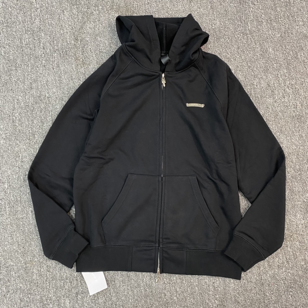 Chrome Hearts' latest U Sailin On cross-print hoodie/sweatshirt. A hoodie originally priced at tens of thousands of yuan, featuring custom-made metal scroll plates, a cross-shaped zipper pull, and a meticulously embroidered logo on the back – quality