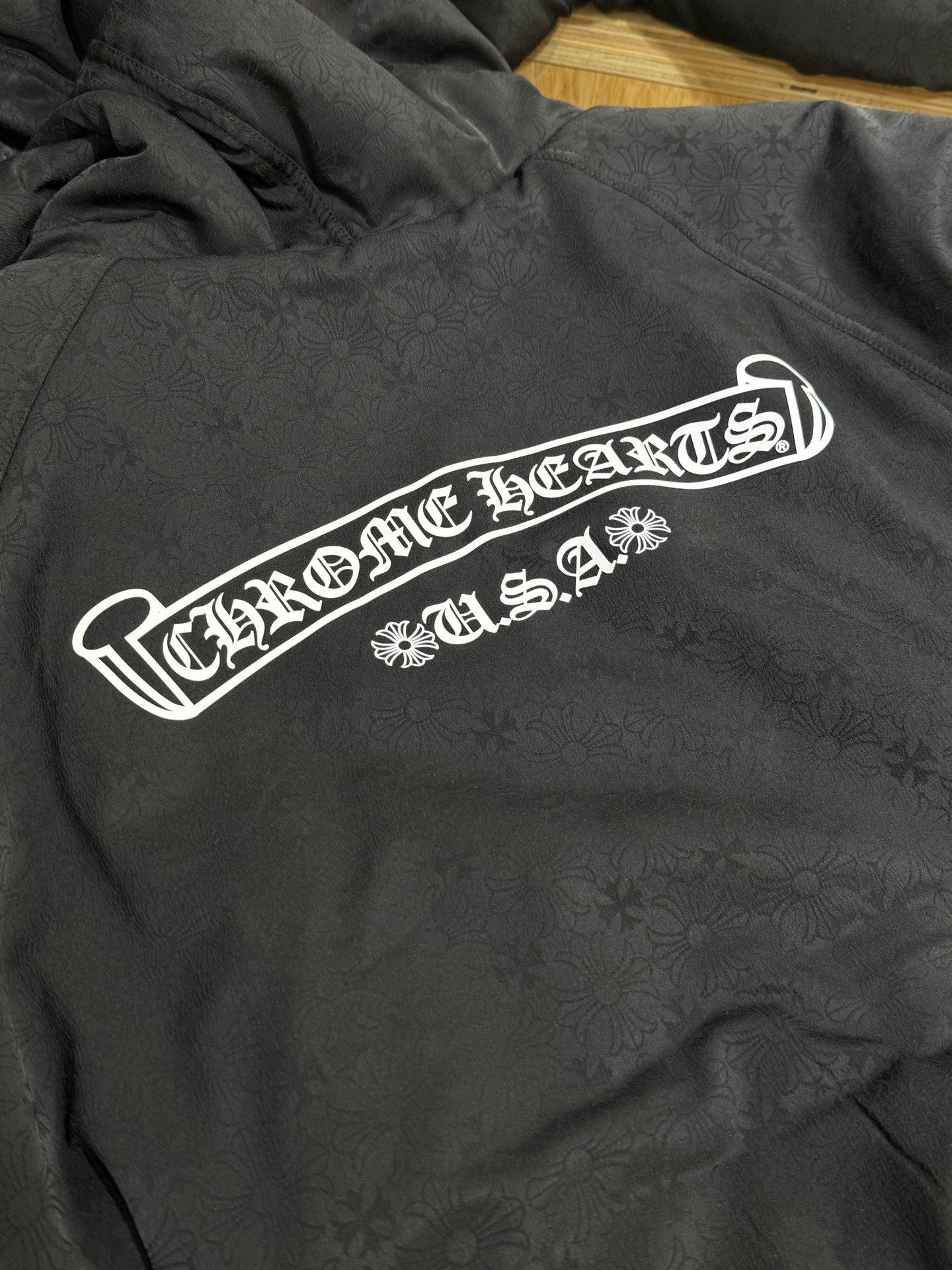 CH New Reversible Hooded Cotton JacketBoth sides are wearable, extremely cost-effectiveOne jacket is enough for winter (one layer of gray knit lining, two layers of inner fabric, one layer of down cotton)Sizes: S, M, L