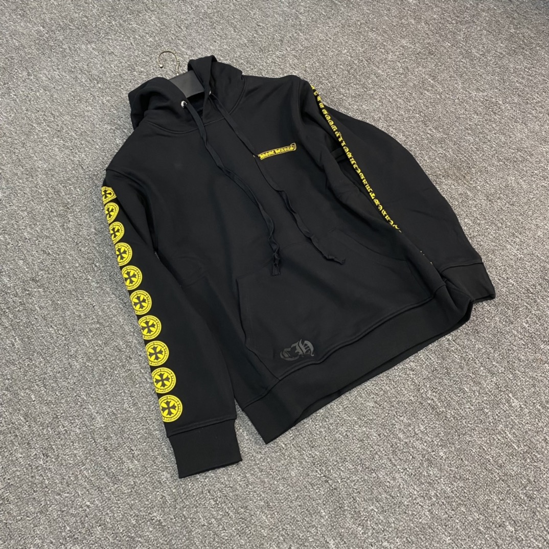 Chrome Hearts New Gold Coin Cross Sanskrit Zip-Up SweatshirtMade of 42-count 380g pure cotton, featuring a custom antique silver zipper pull, imported ink printing for a three-dimensional effect, complex colors, and high cost. Perfectly customized