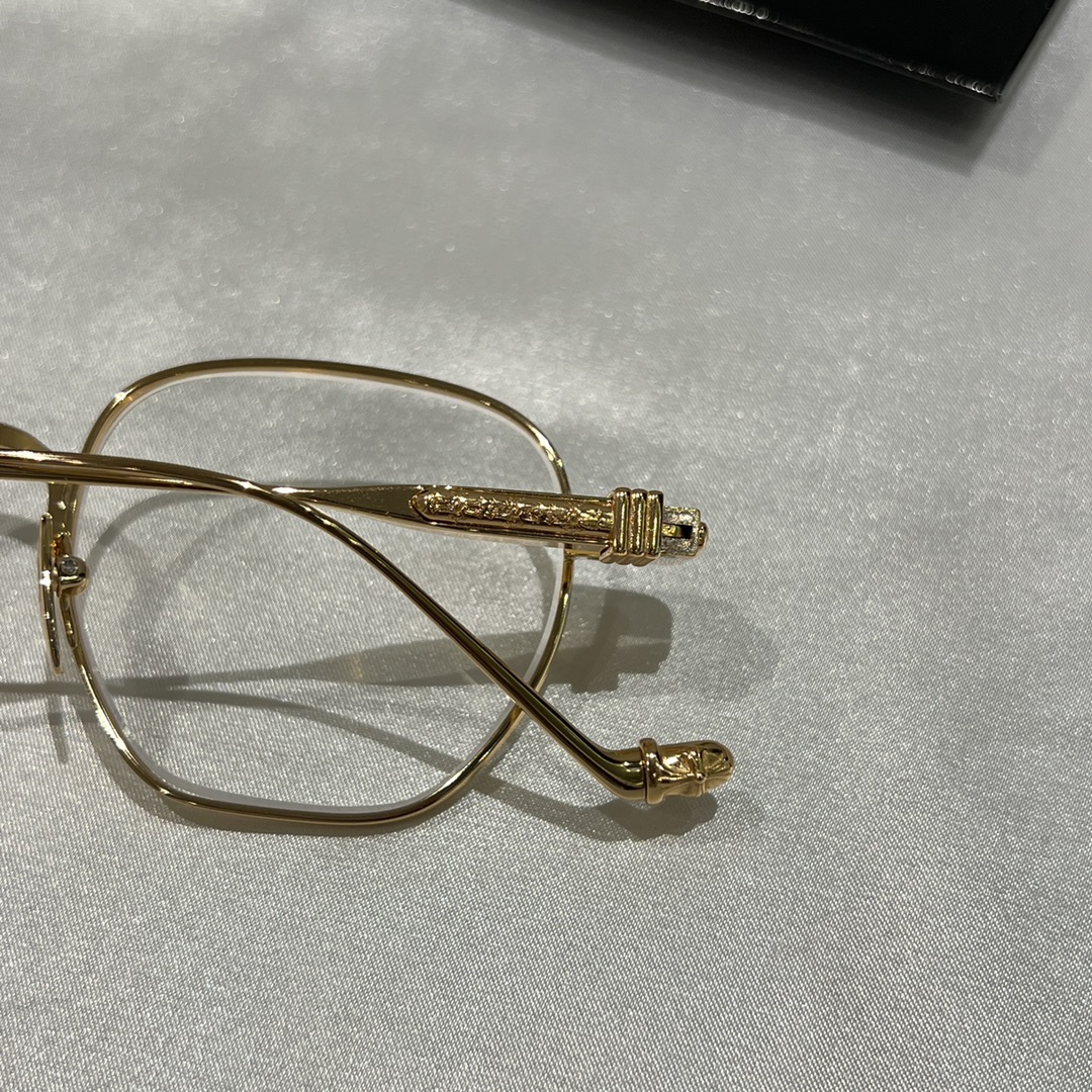 Chrome Hearts New Spring-Style Eyeglasses Purchased for 13,000 RMB at MixC Mall, Shenzhen. Nearly 5 months of R&D. Bright gold color scheme. Chrome Hearts' new spring-loaded eyeglass frame. The brand's first time using an embedded spring hinge, impro