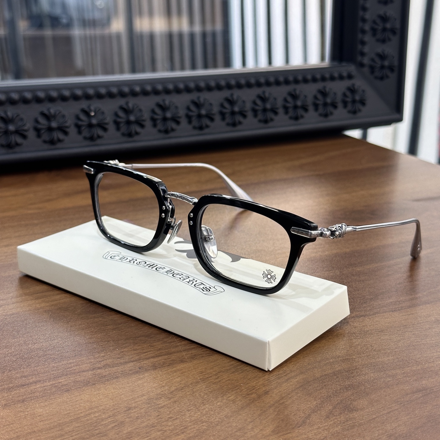 CH Sword Eyeglasses Model: CLOACOSize: 53-22-145