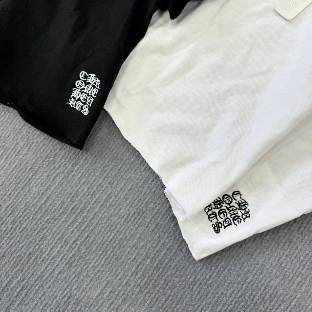 Chrome Hearts Lisa's Embroidered Cross Short-Sleeve T-ShirtMade of 140g pure cotton fabric. Imported embroidery is rich and clear. In stock.Sizes: S, M, L