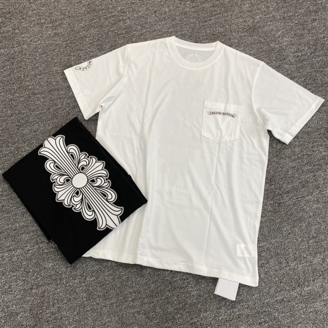 Chrome Hearts new cross-print short-sleeved T-shirt. Made of 210g combed 26s cotton single-sided fabric. Features four fixed-position 3D pockets on the chest. The floral print is hand-printed using plastisol ink, ensuring colorfastness. Sizes S, M, L