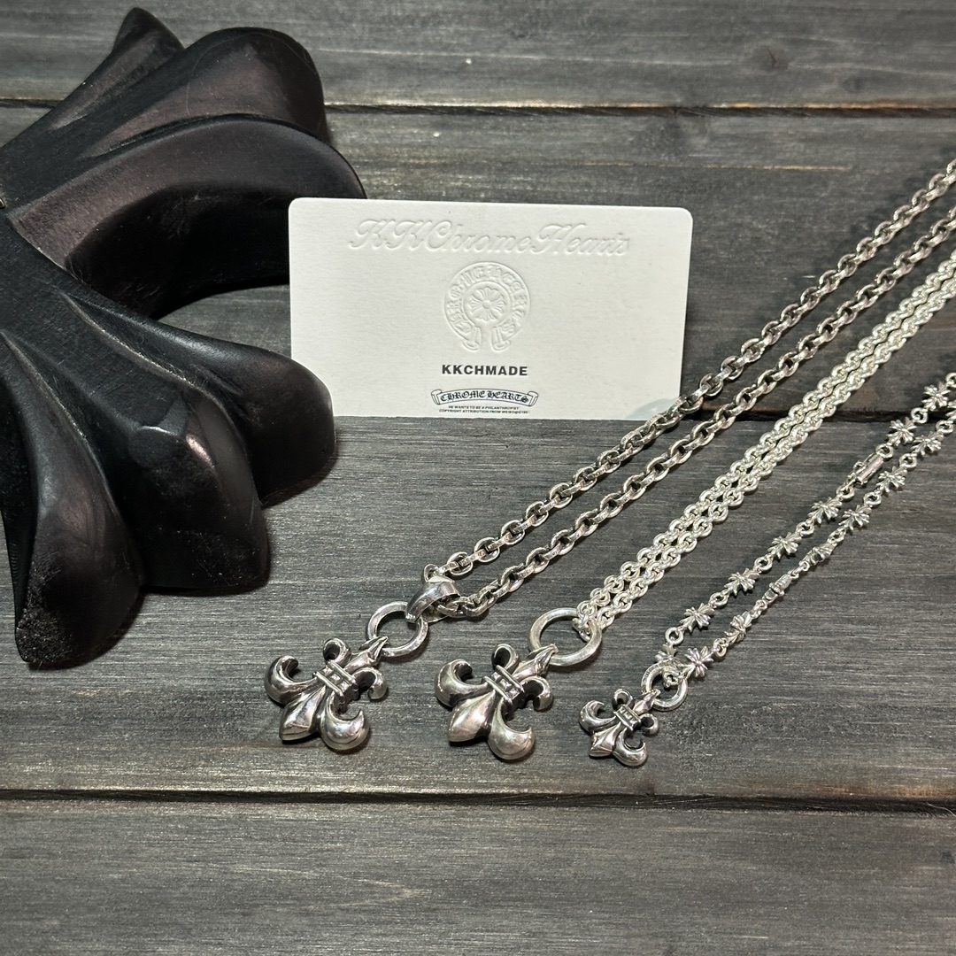 A family photo of the scout flowers.