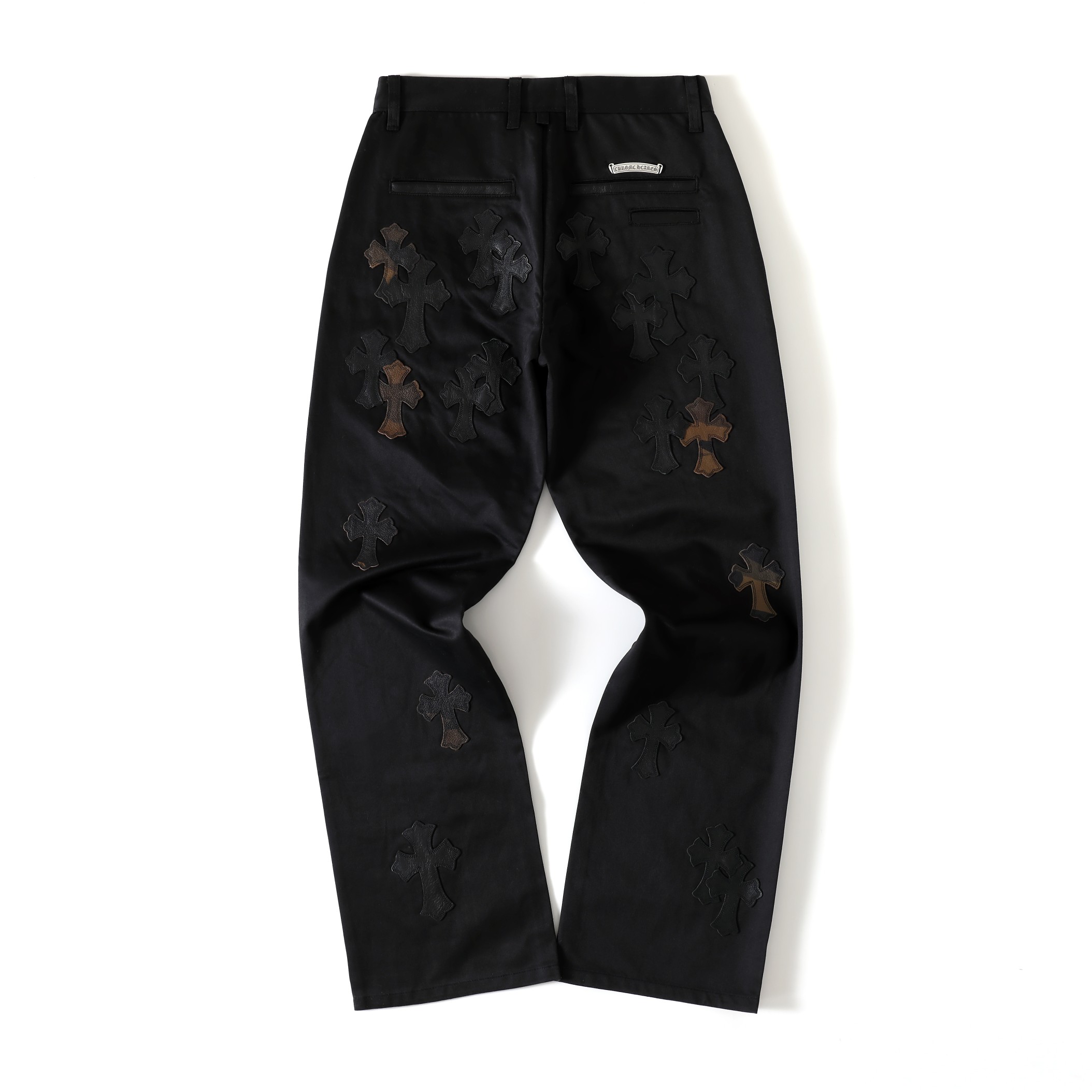 CH Black Leather Camouflage Cargo Pants. Original version, purchased for over 40,000 RMB. Straight leg fit. Special fabric, undergone a series of special treatments, achieving a color accuracy of 95% or higher. Exclusive silver-plated hardware mold.