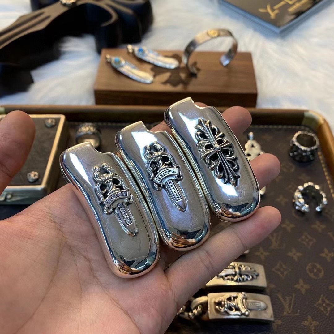Chrome Hearts Cross Lighter - Detailed Photos. Made entirely of 925 sterling silver with an antique finish and perfect oxidation. The curved shape feels exceptionally good in the hand. A high-end toy.